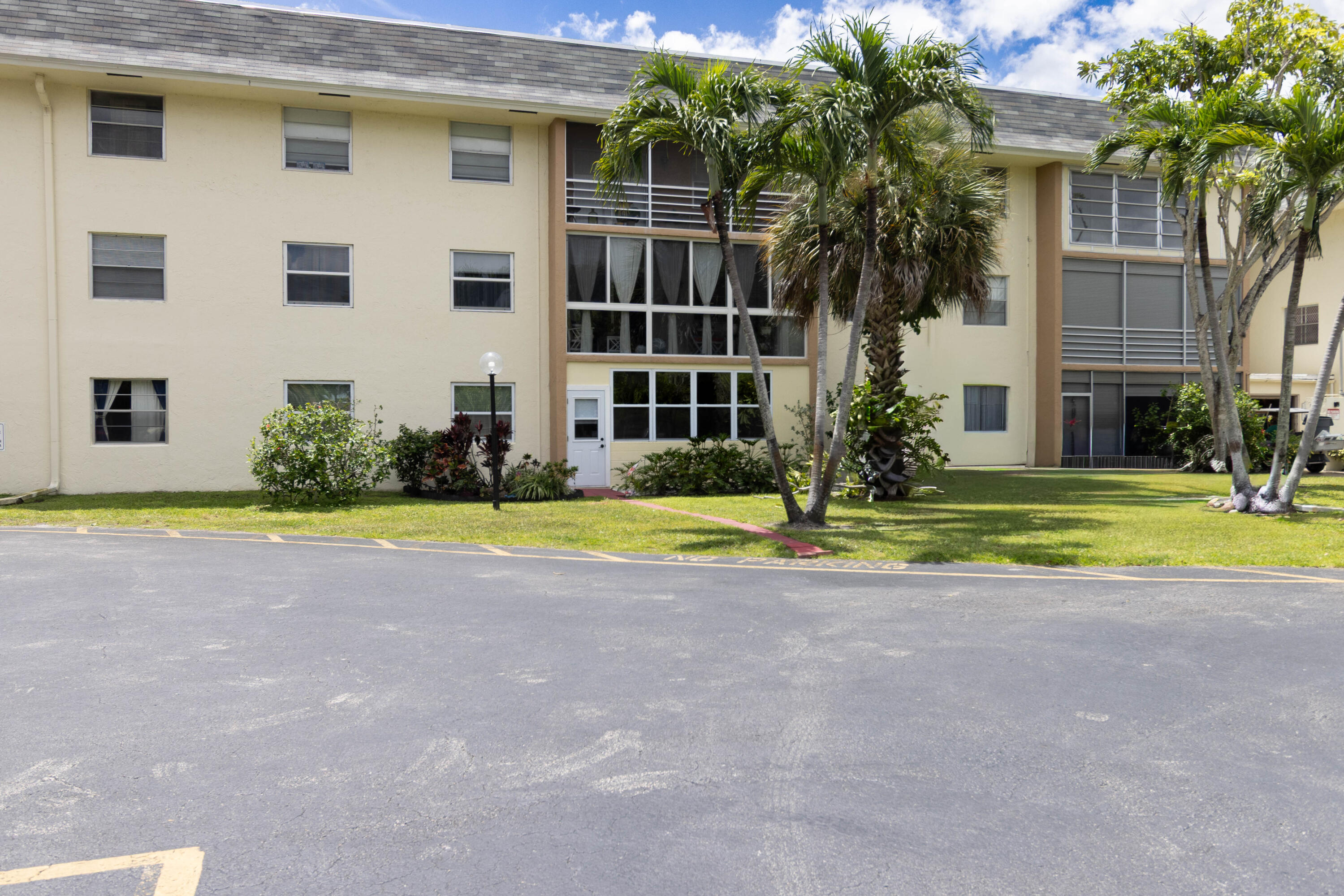 4980 E Sabal Palm Boulevard E 124 Property Photo 13