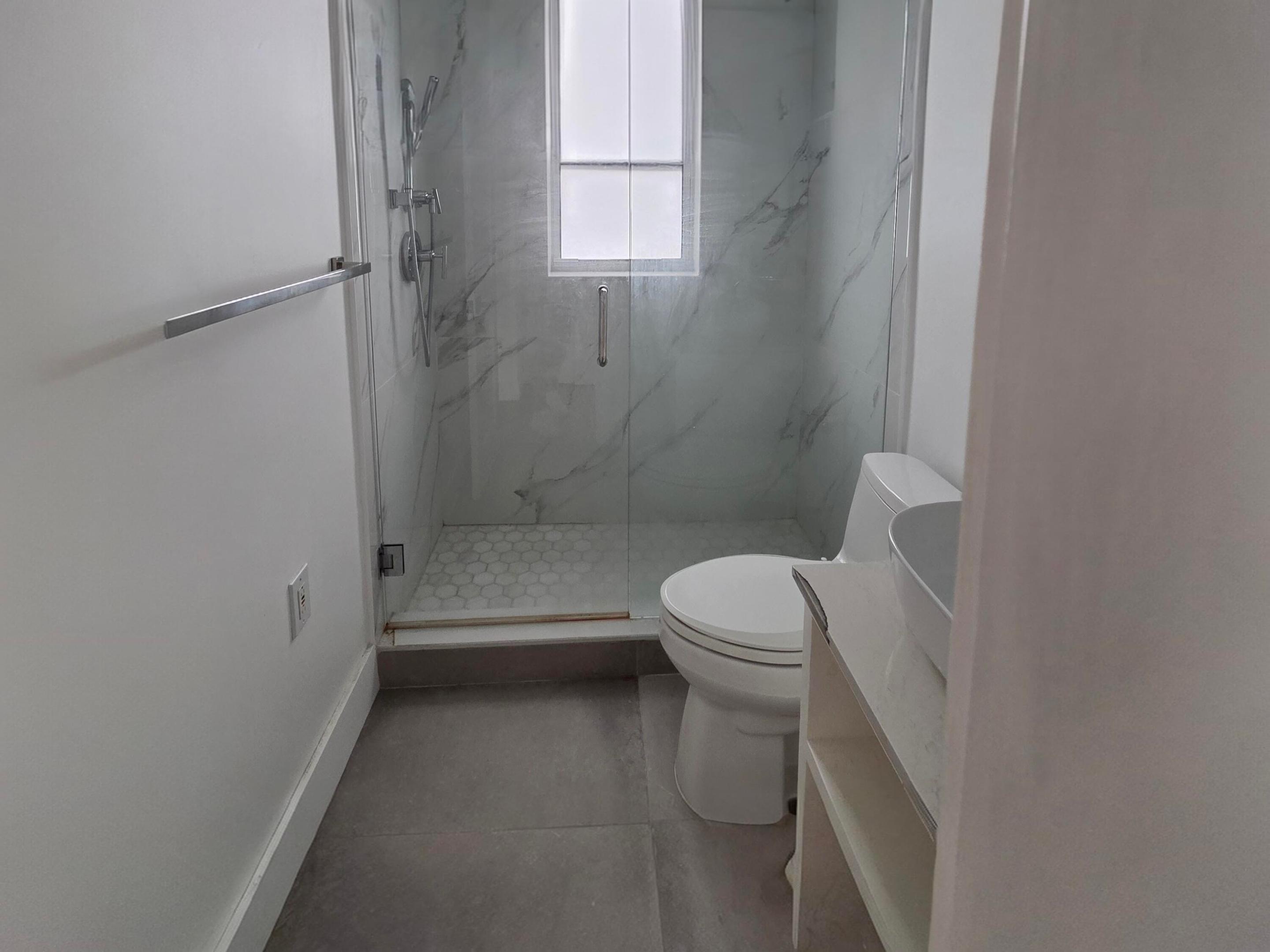 1001 Se 16th Street 7 Property Photo 9
