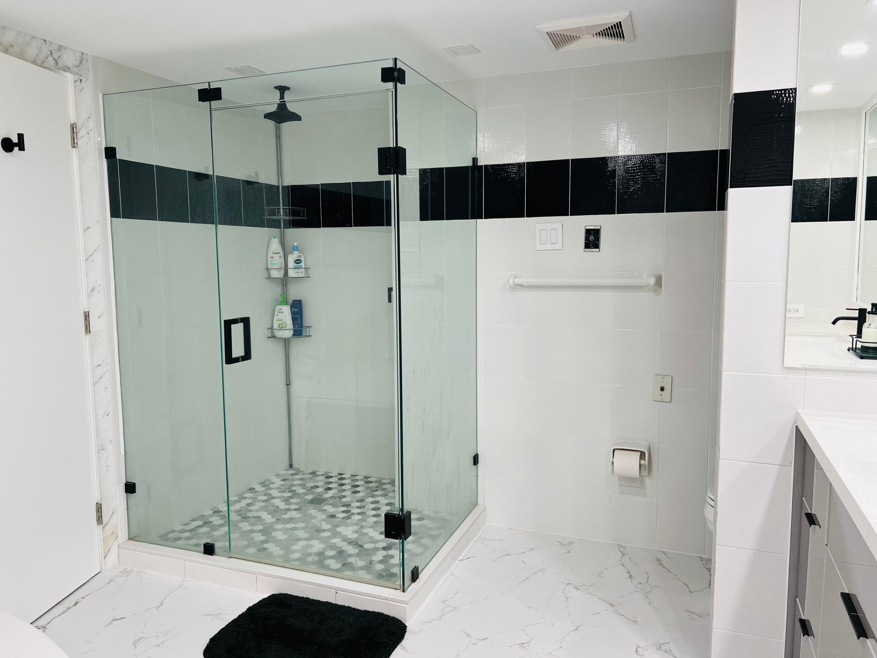 19707 Turnberry Way 12e Property Photo 19