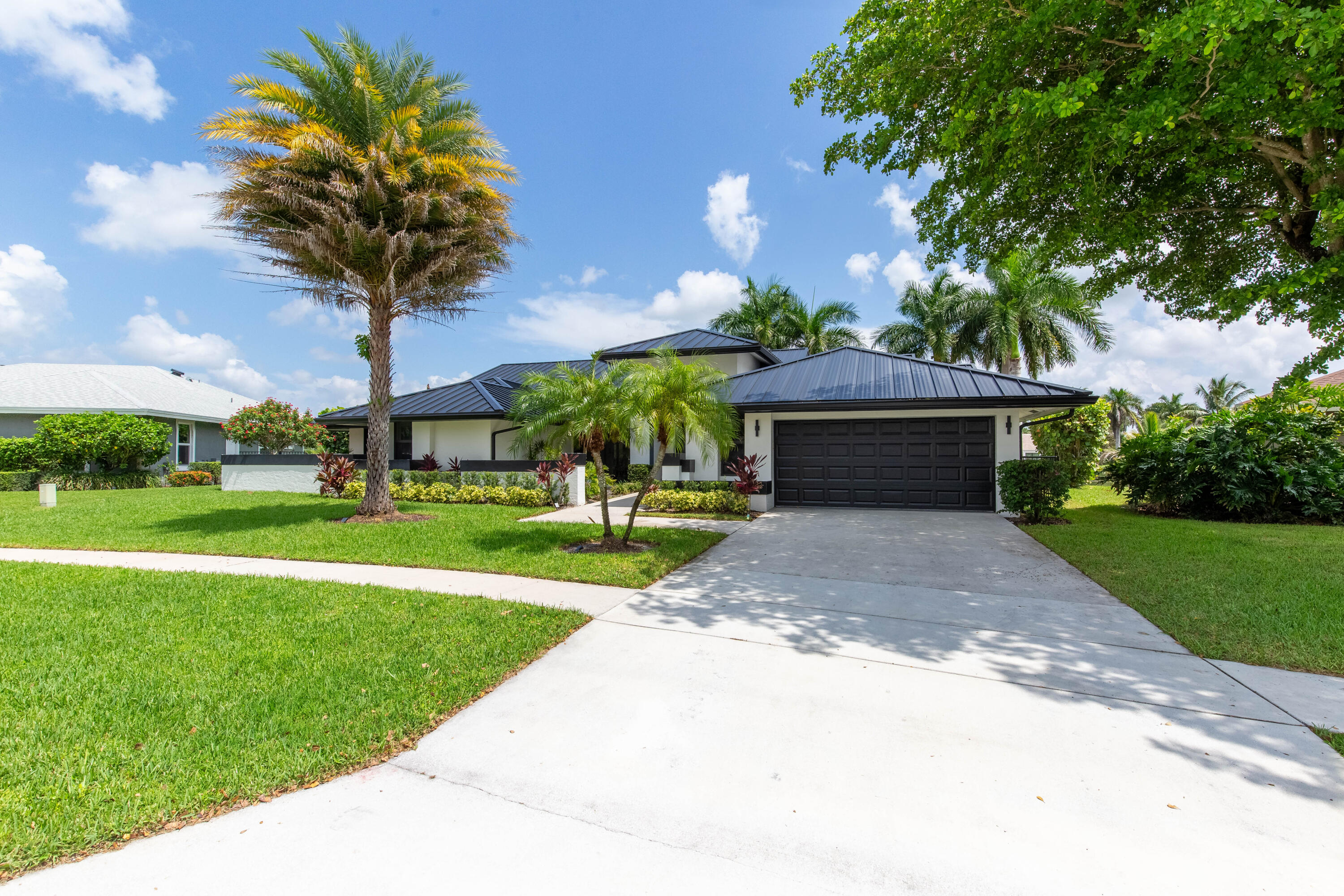 2281 Seaford Drive Property Photo 2