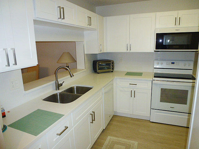 5550 Witney Drive 308 Property Photo 3
