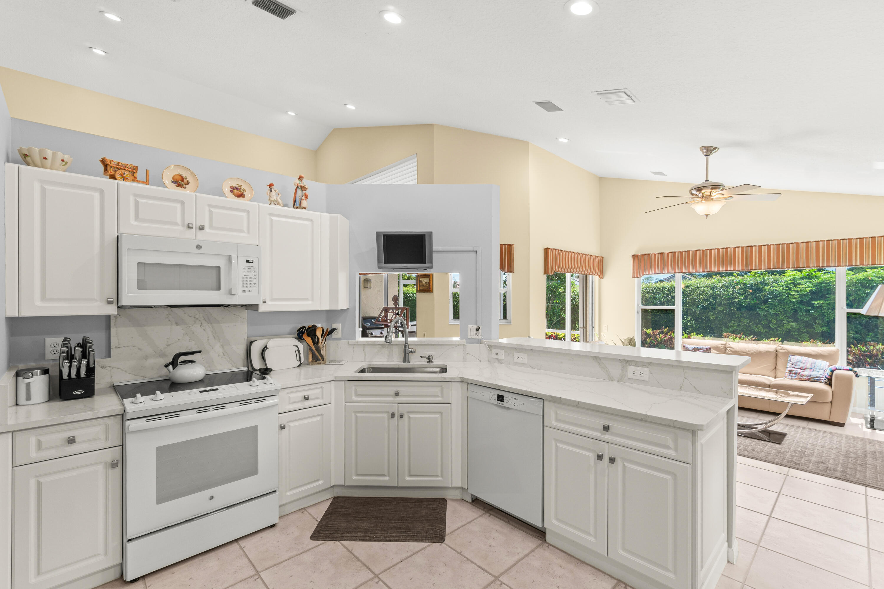 6952 Grenelefe Road Property Photo 14