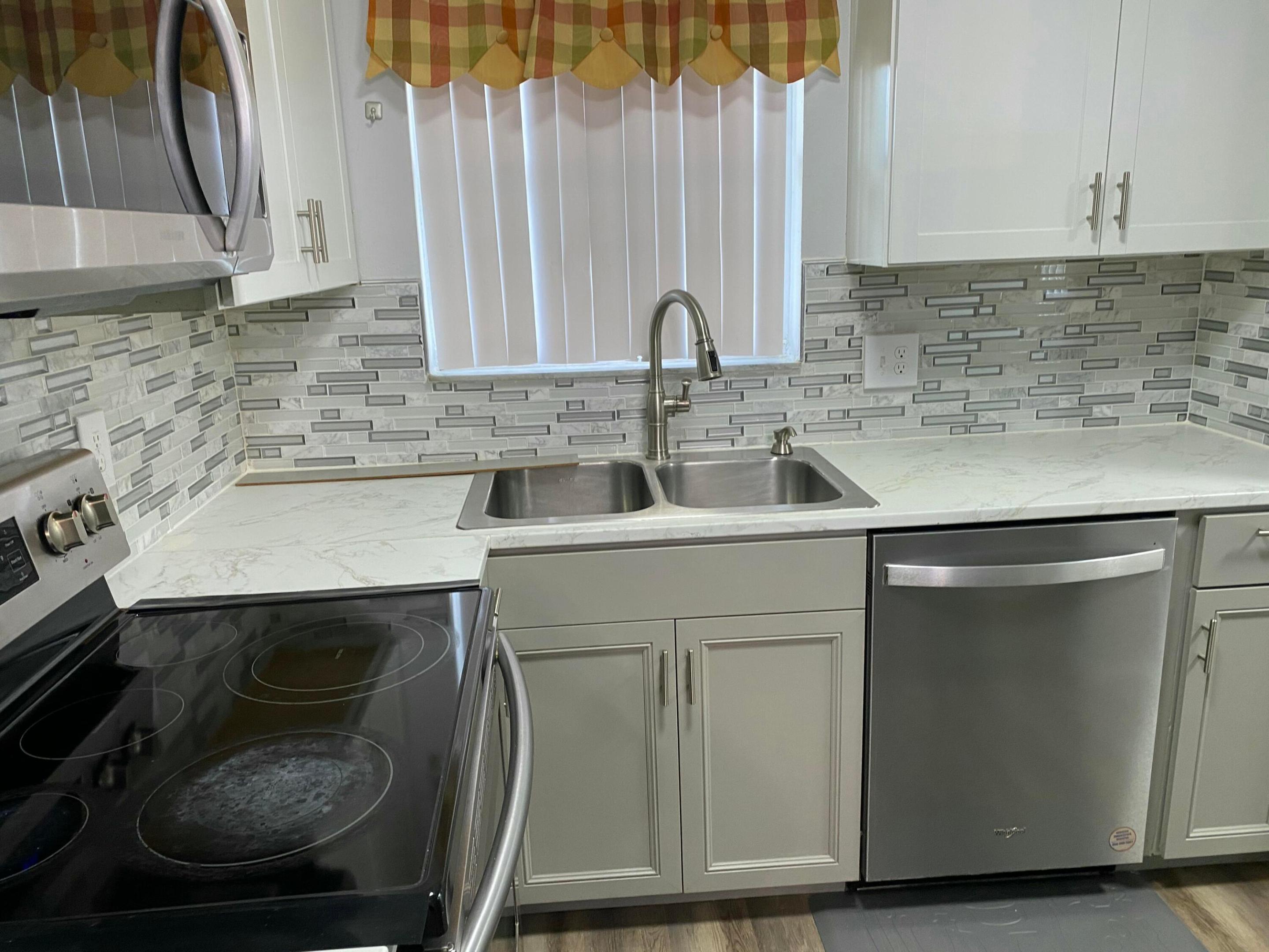 6890 Royal Palm Boulevard 209h Property Photo 4