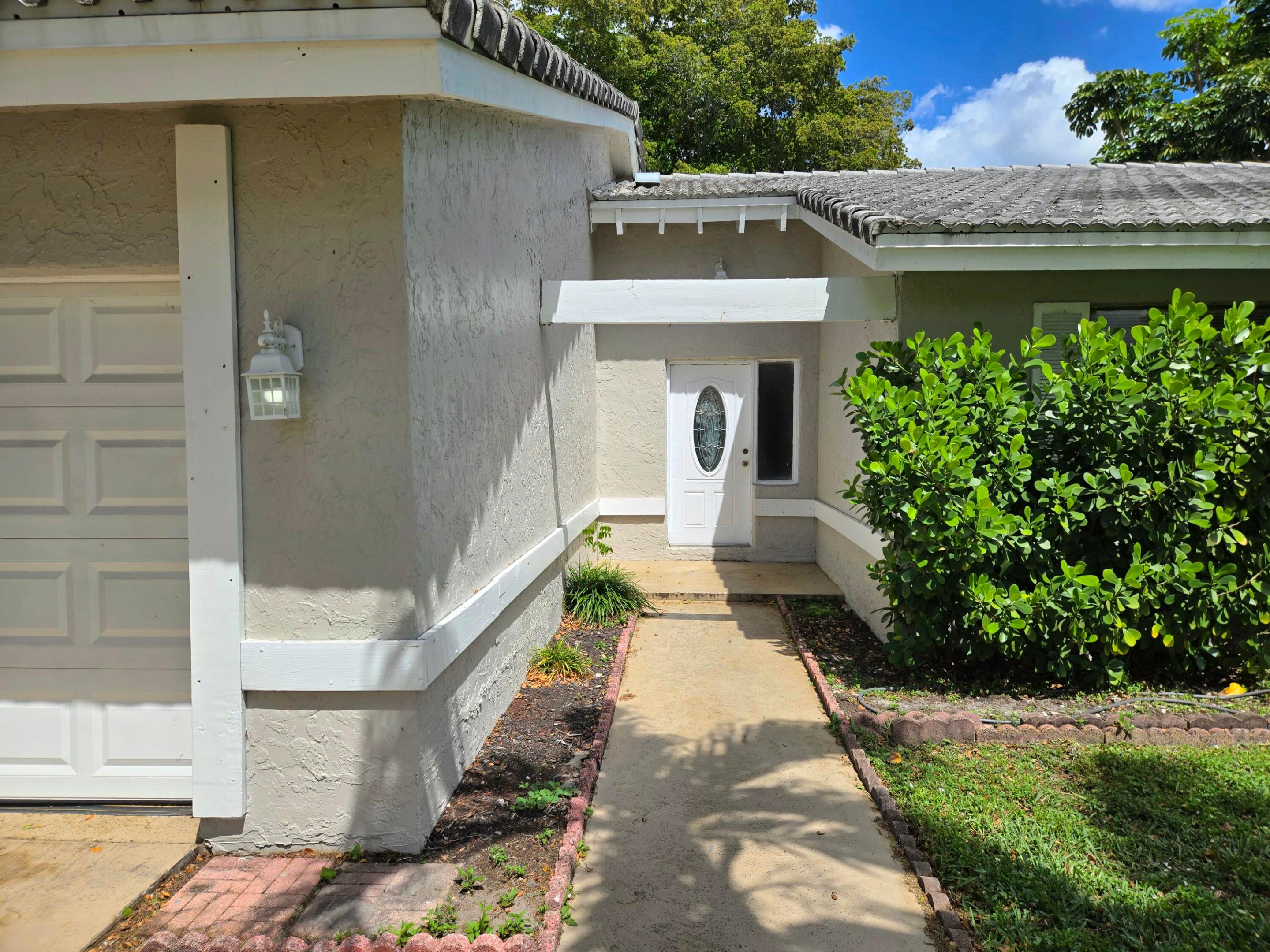 3921 Nw 114th Avenue Property Photo 3
