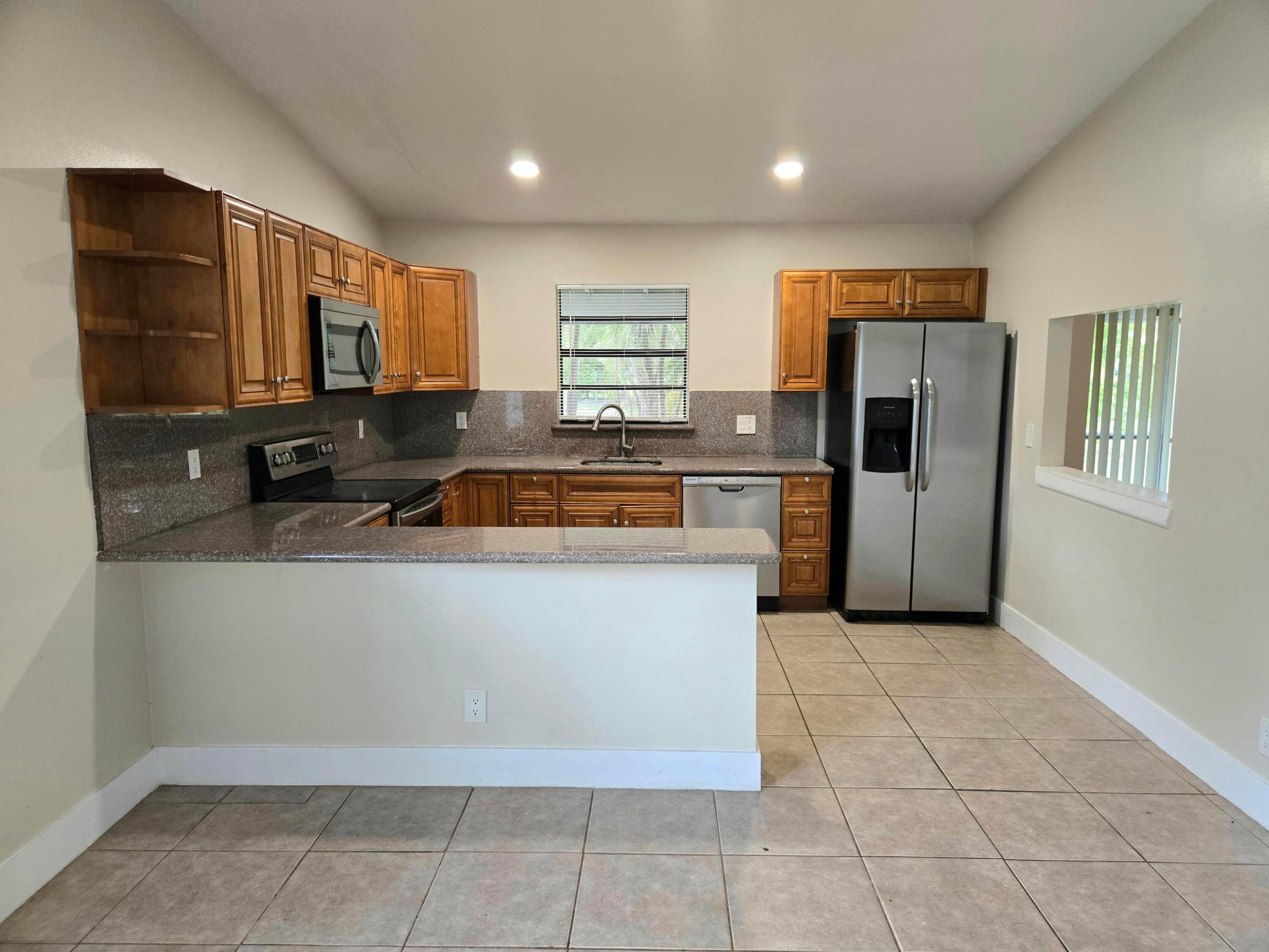 3921 Nw 114th Avenue Property Photo 5