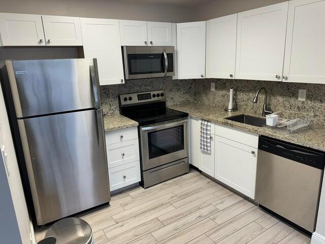 127 Flanders C Property Photo 5