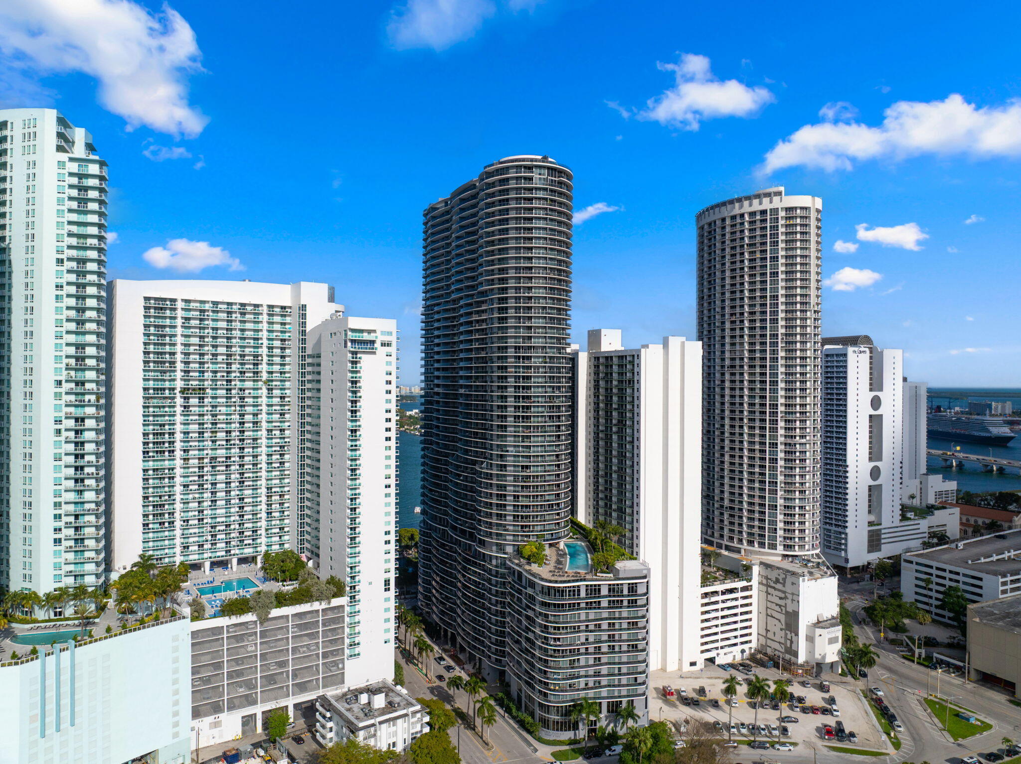 488 NE 18th Street 905