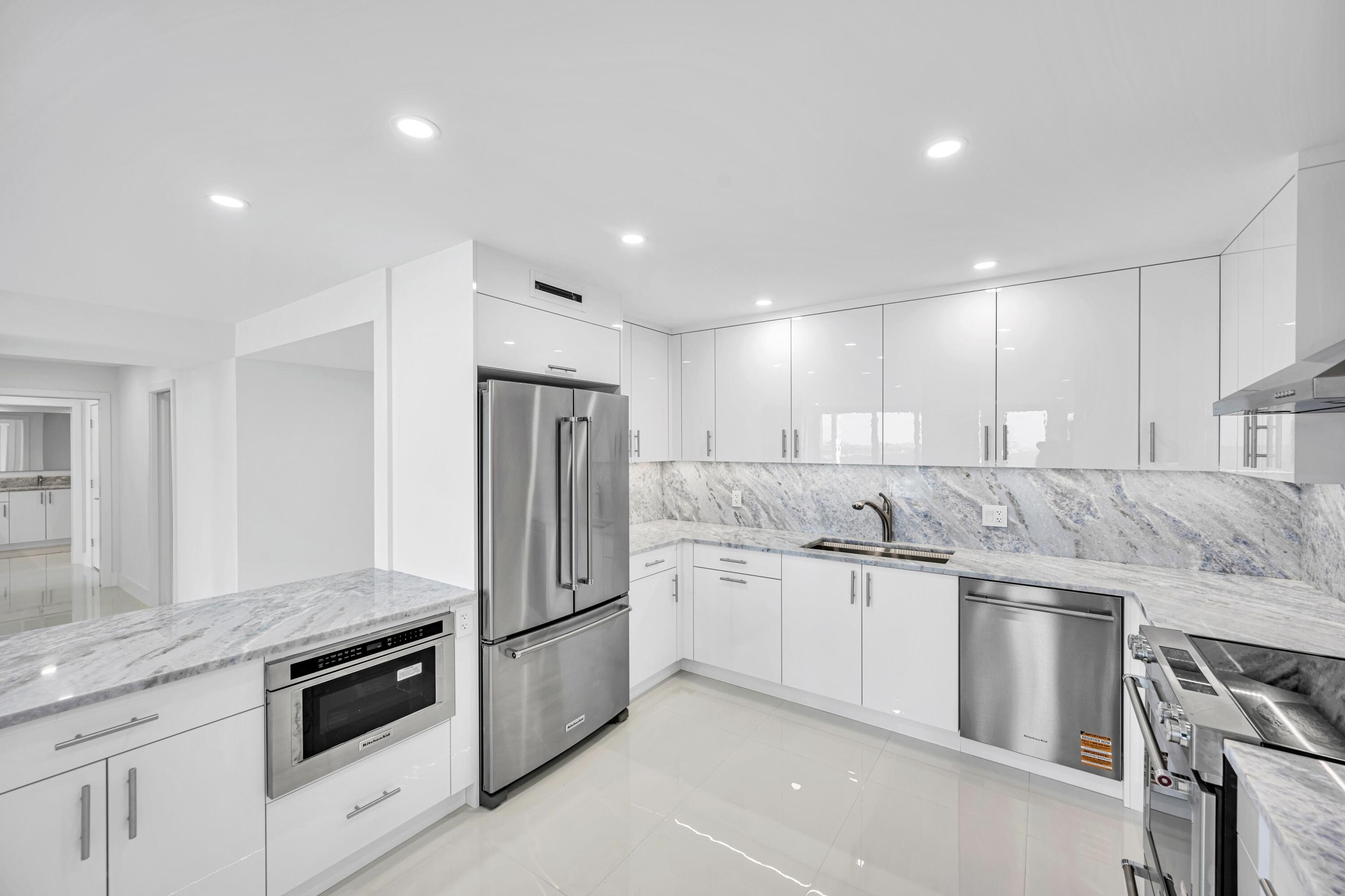 2100 S Ocean Lane 1608 Property Photo 9