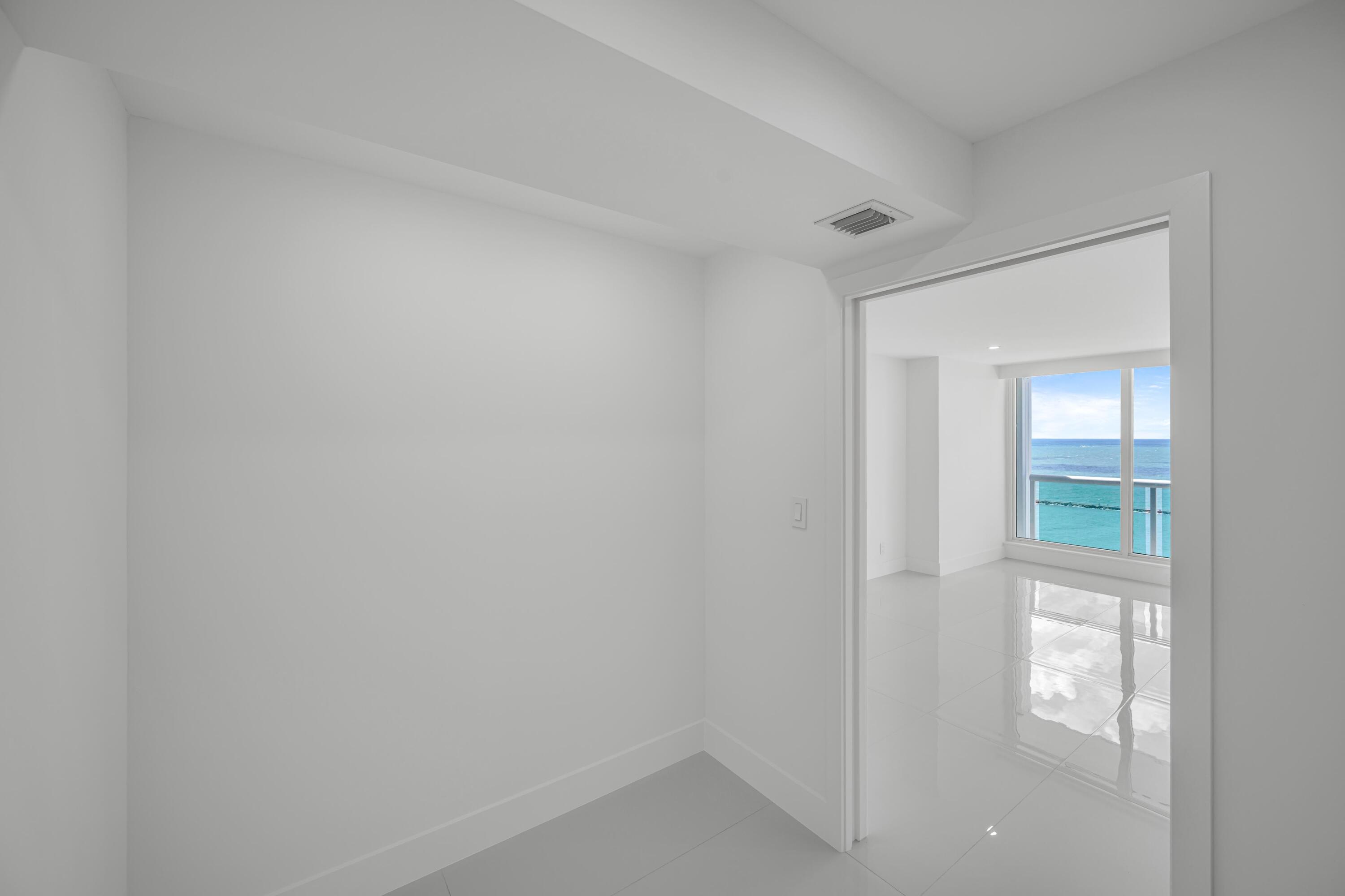 2100 S Ocean Lane 1608 Property Photo 17