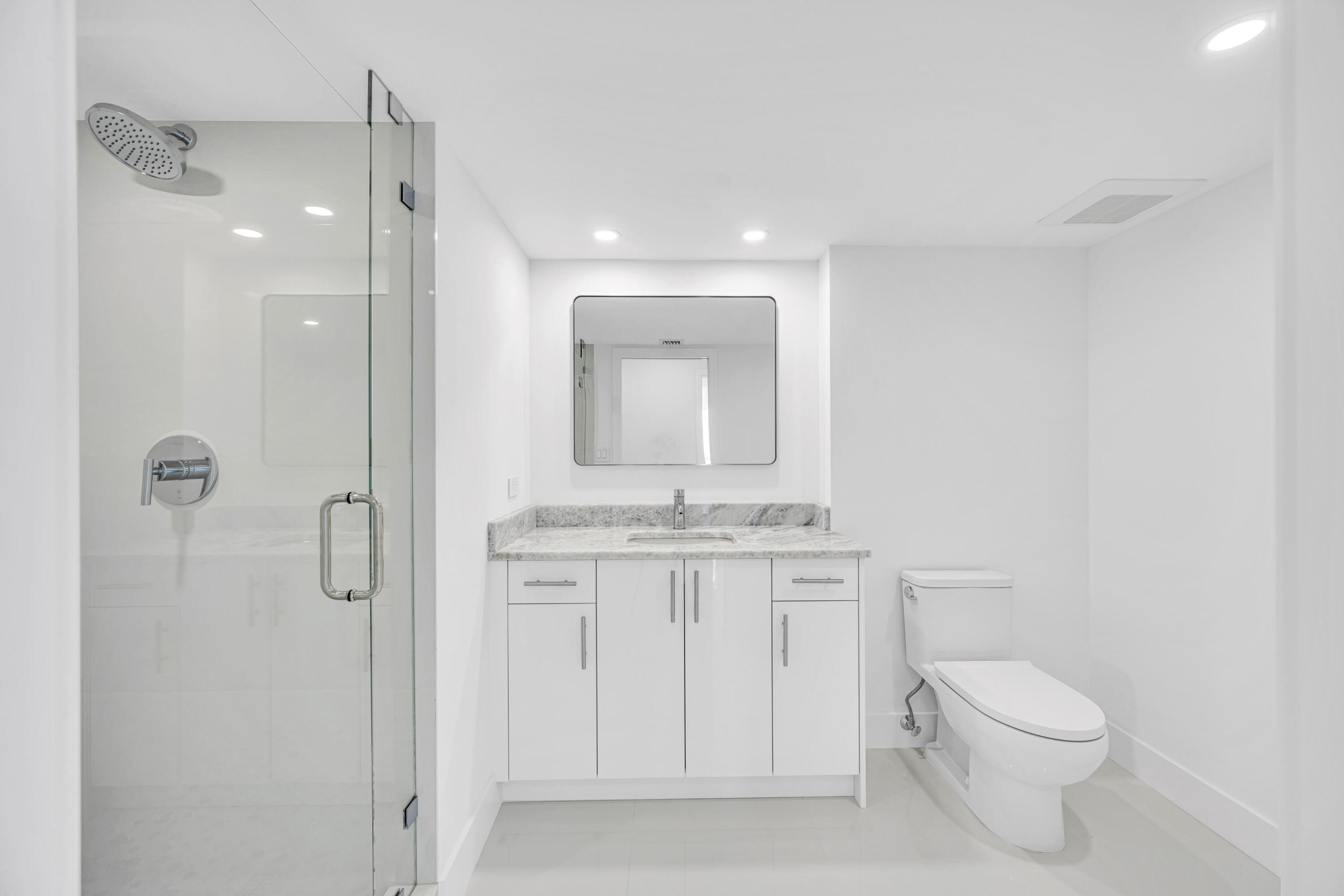 2100 S Ocean Lane 1608 Property Photo 20
