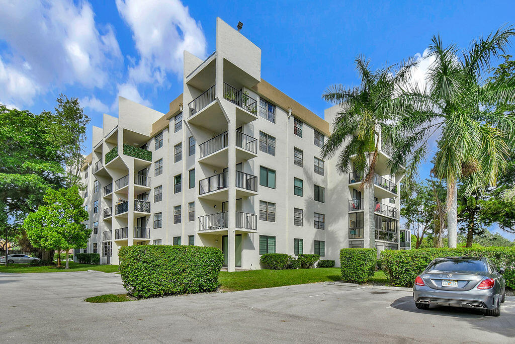 6190 Woodlands Boulevard 312 Property Photo 1