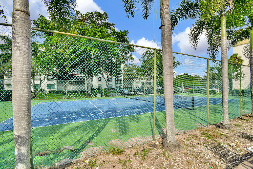6190 Woodlands Boulevard 312 Property Photo 3