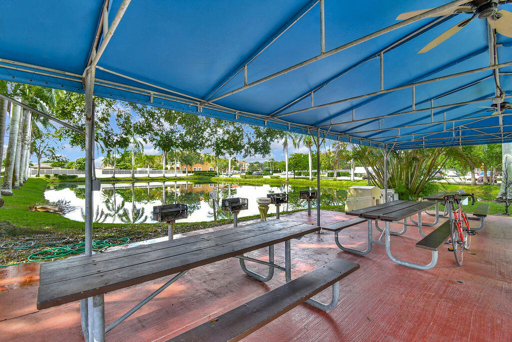 6190 Woodlands Boulevard 312 Property Photo 4