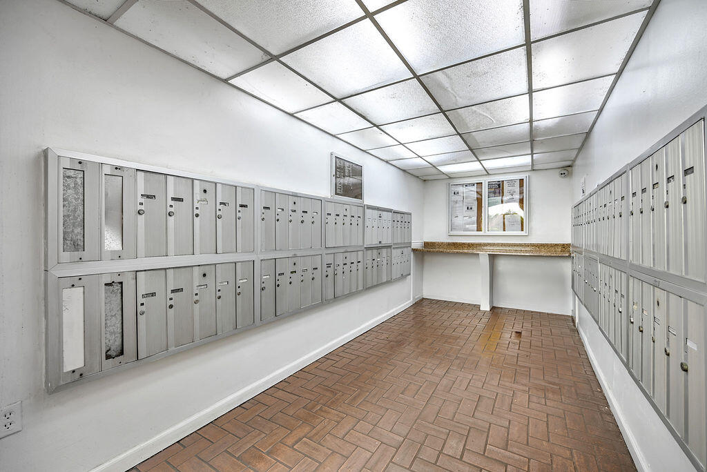 6190 Woodlands Boulevard 312 Property Photo 8