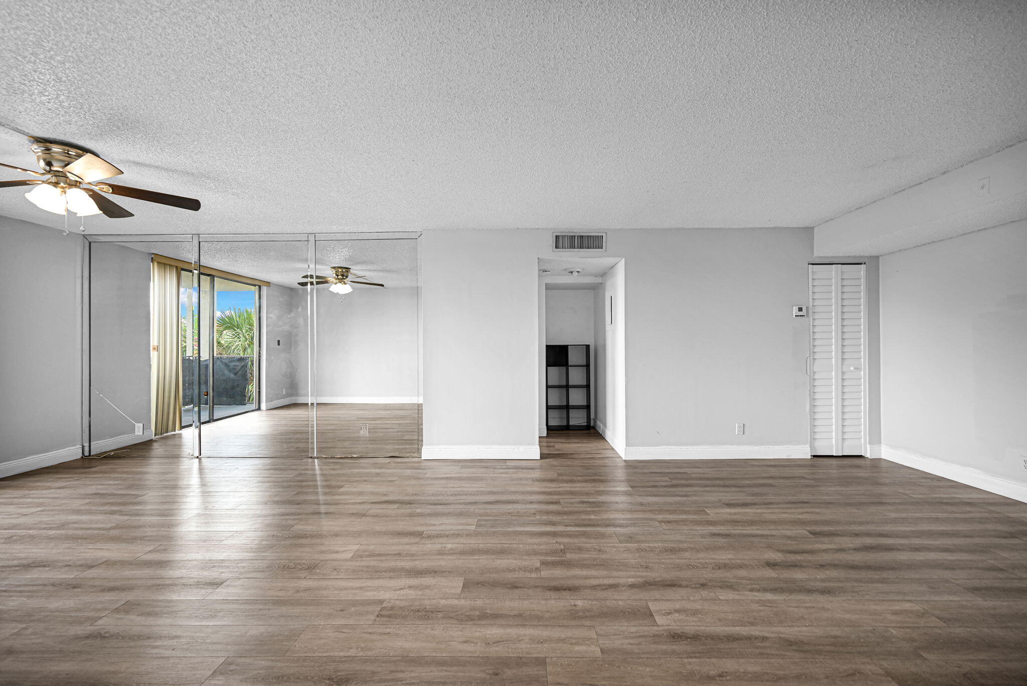 6190 Woodlands Boulevard 312 Property Photo 11