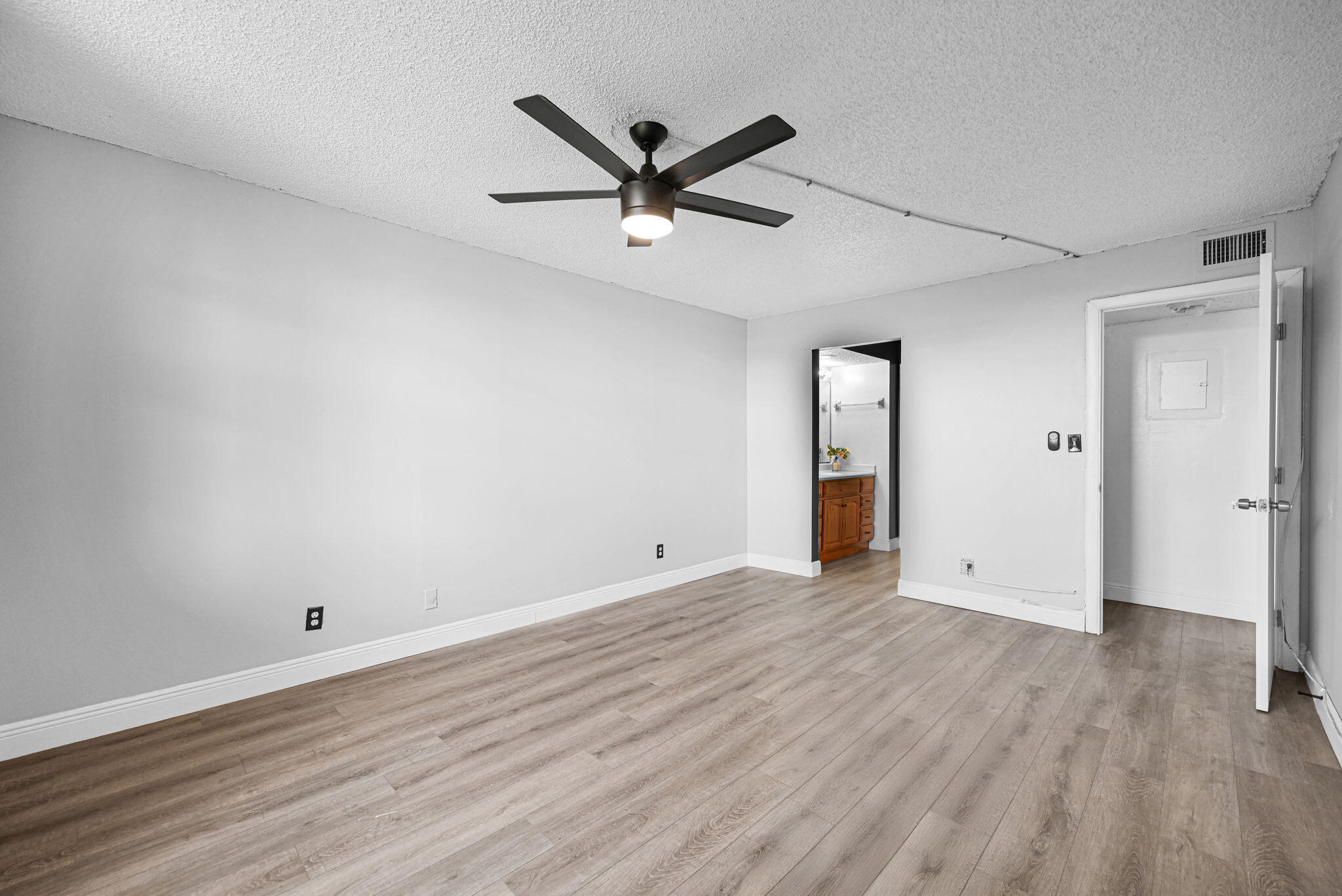6190 Woodlands Boulevard 312 Property Photo 13