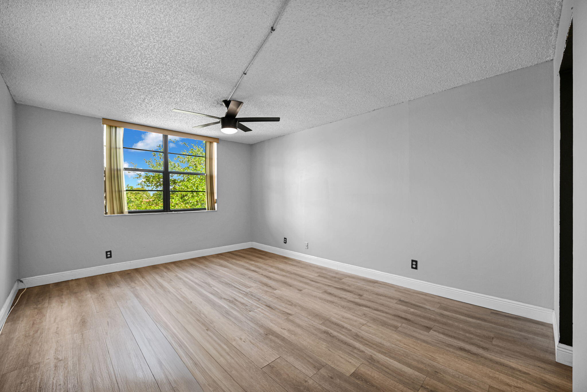 6190 Woodlands Boulevard 312 Property Photo 14
