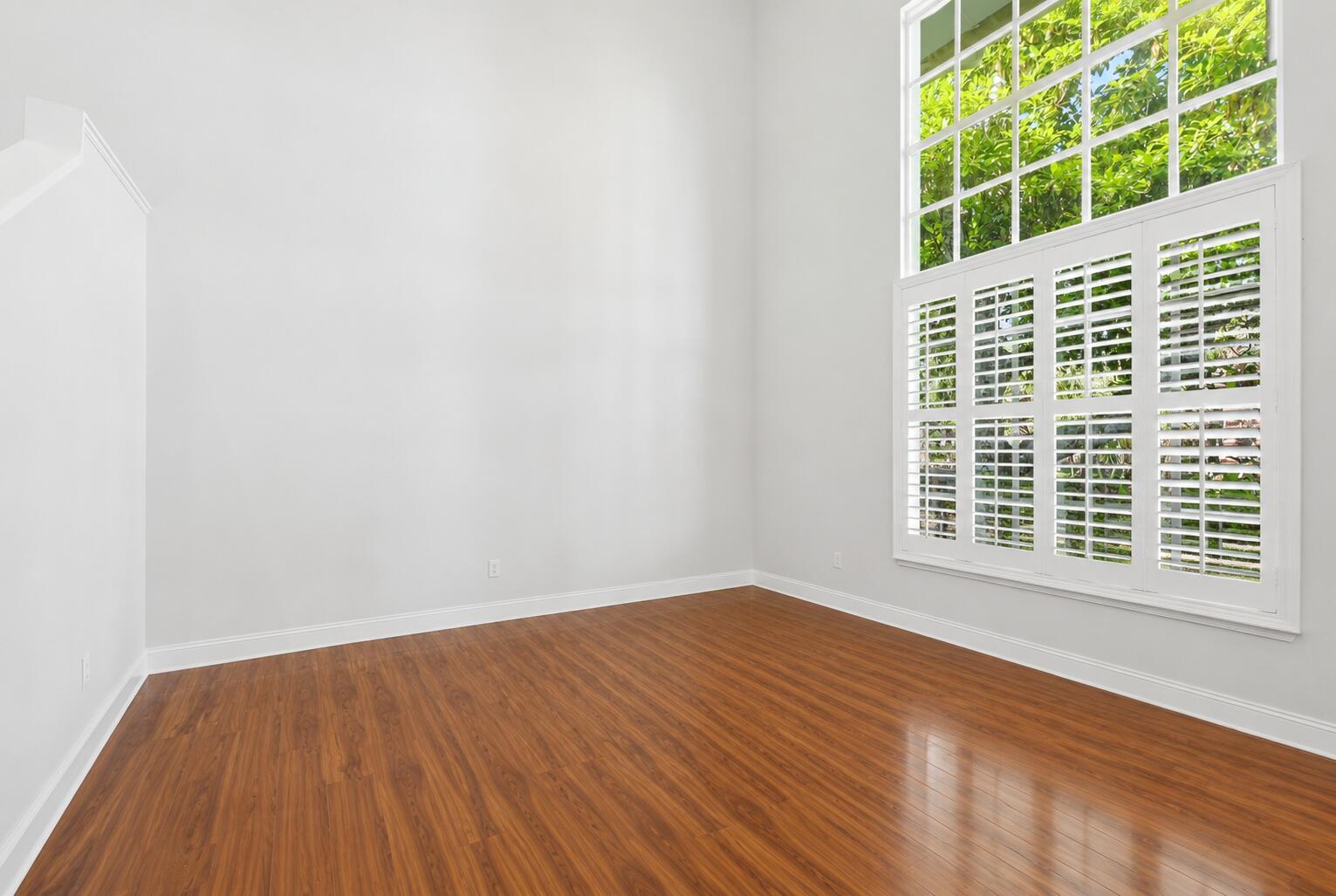 7370 Pine Creek Way Property Photo 4