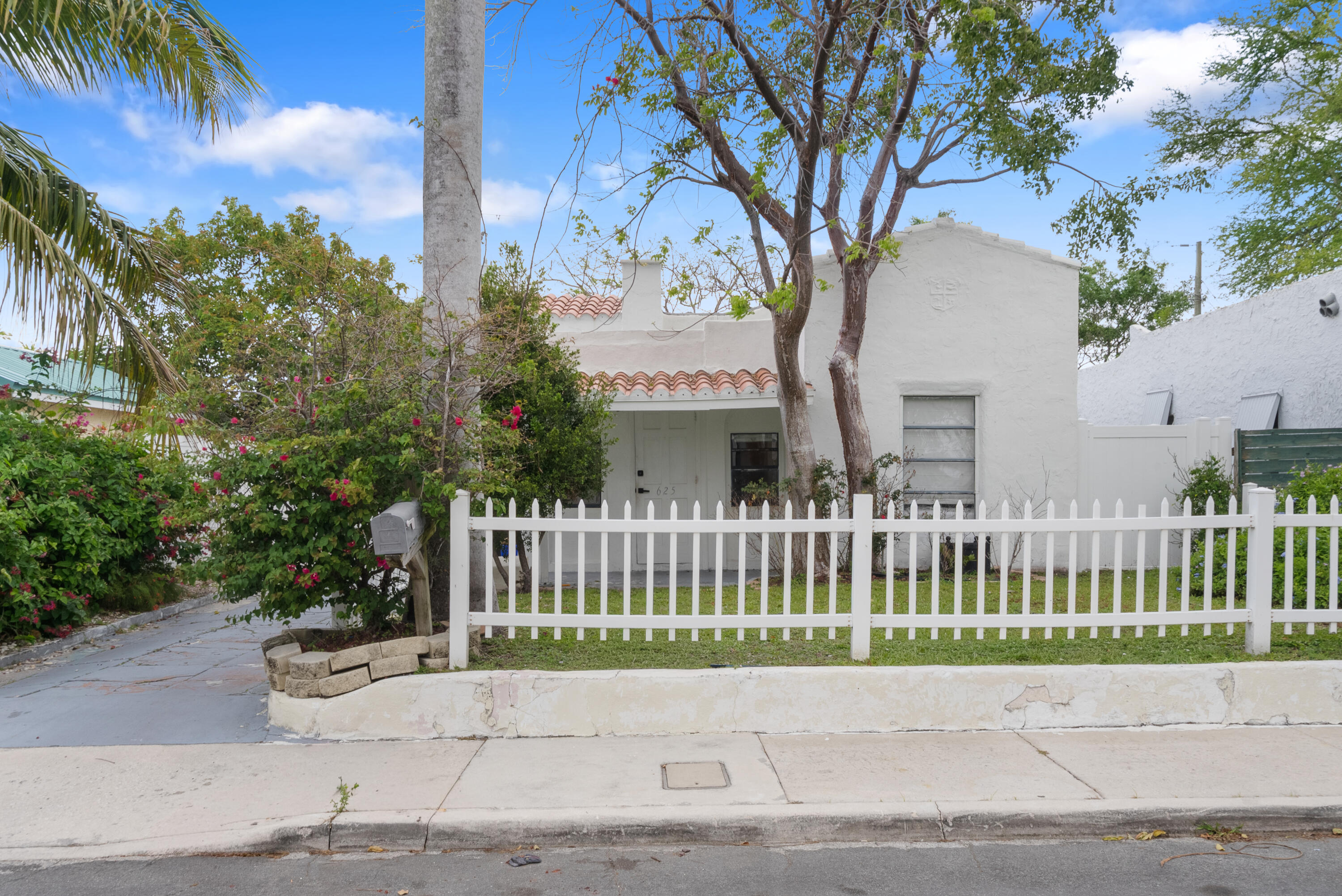 625 Selkirk Street