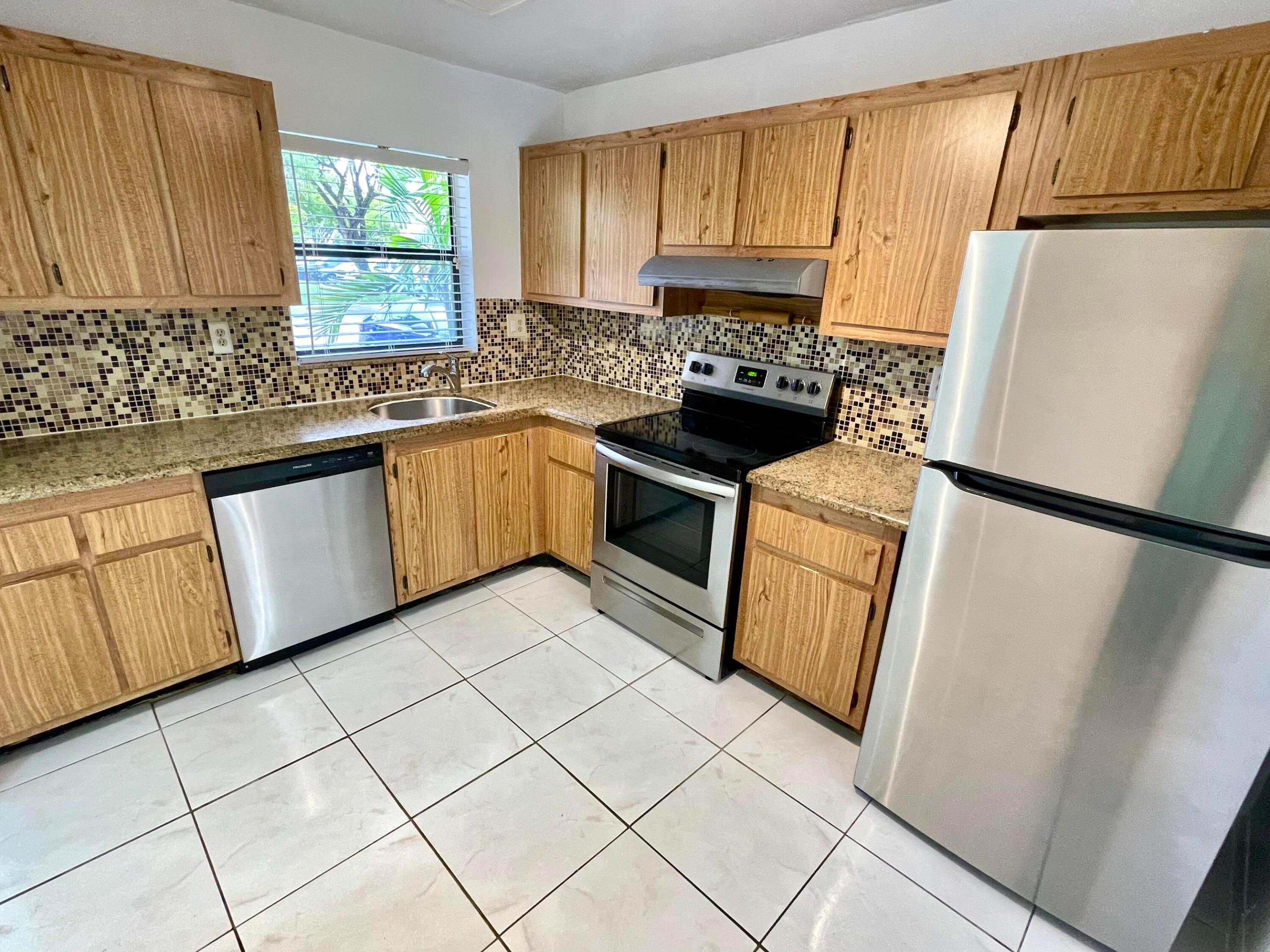 10442 Sunrise Lakes Boulevard 104 Property Photo 1