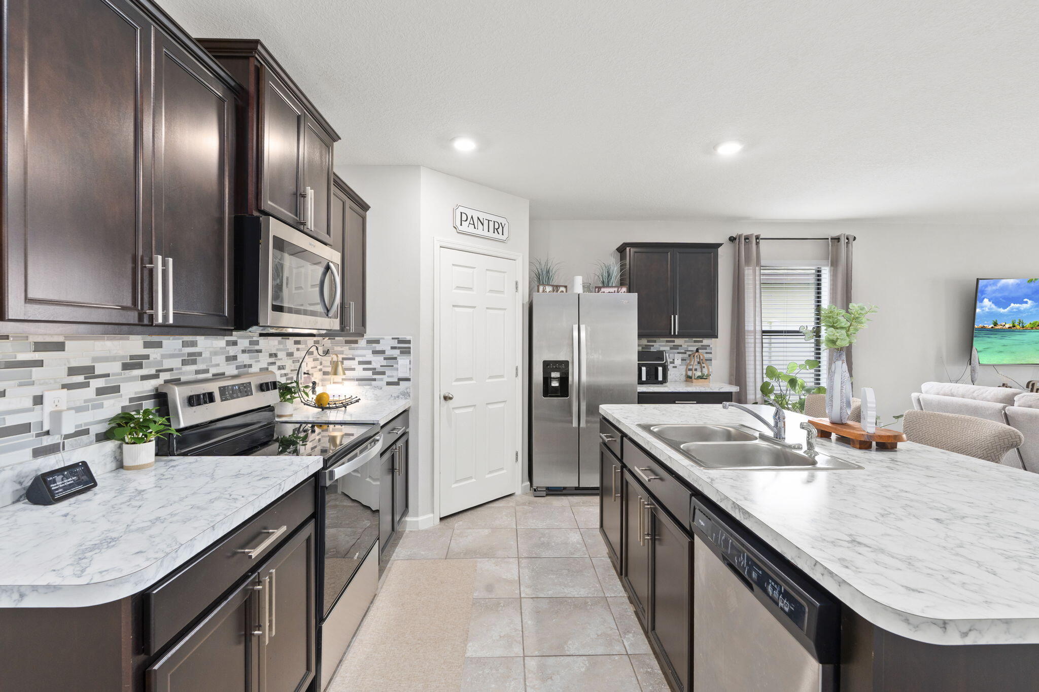 5605 Amusement Avenue Property Photo 3