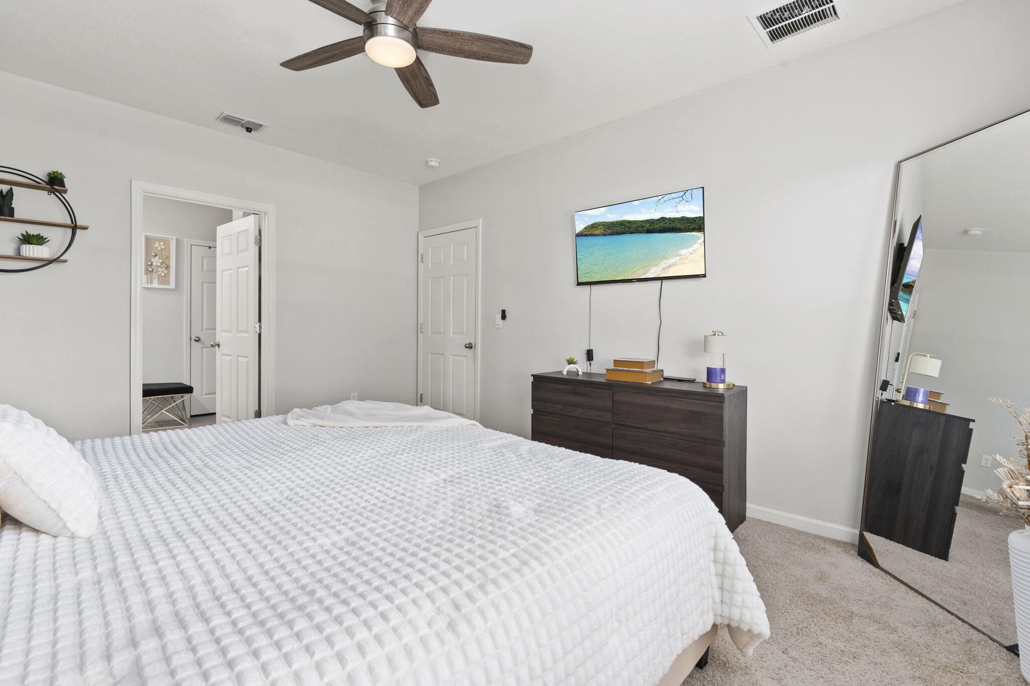 5605 Amusement Avenue Property Photo 16
