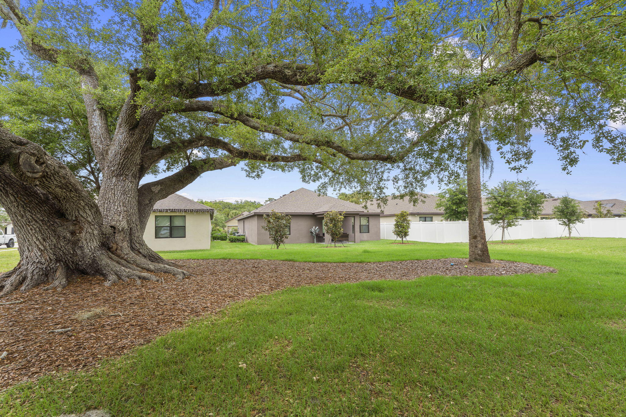 5605 Amusement Avenue Property Photo 32