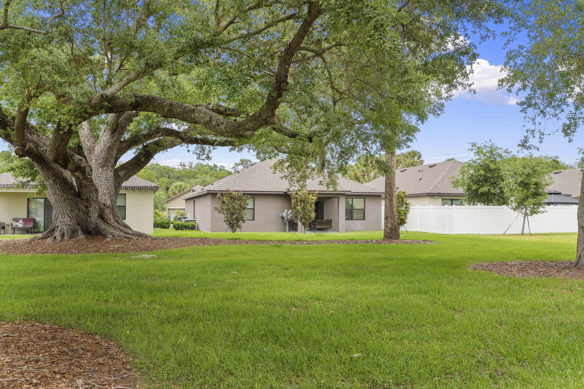 5605 Amusement Avenue Property Photo 33