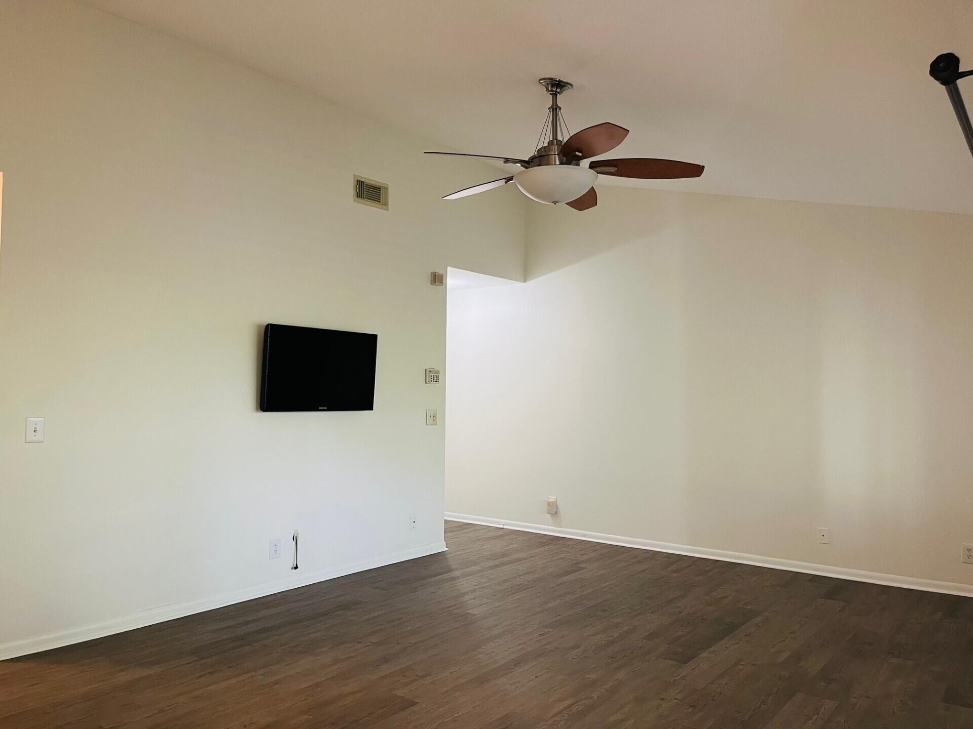 815 W Boynton Beach Boulevard 15-203 Property Photo 13