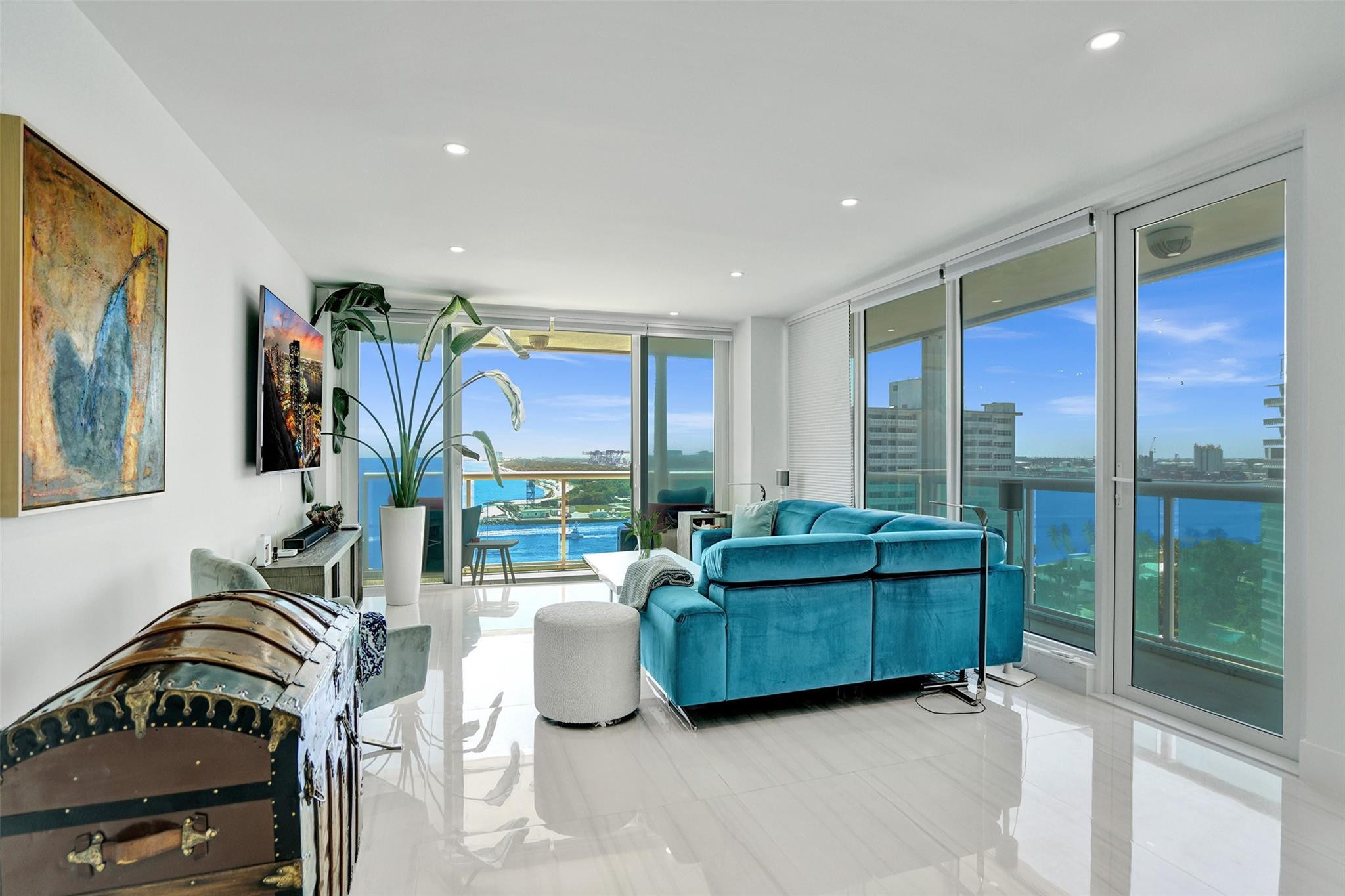 2100 S Ocean Lane 1202 Property Photo 3