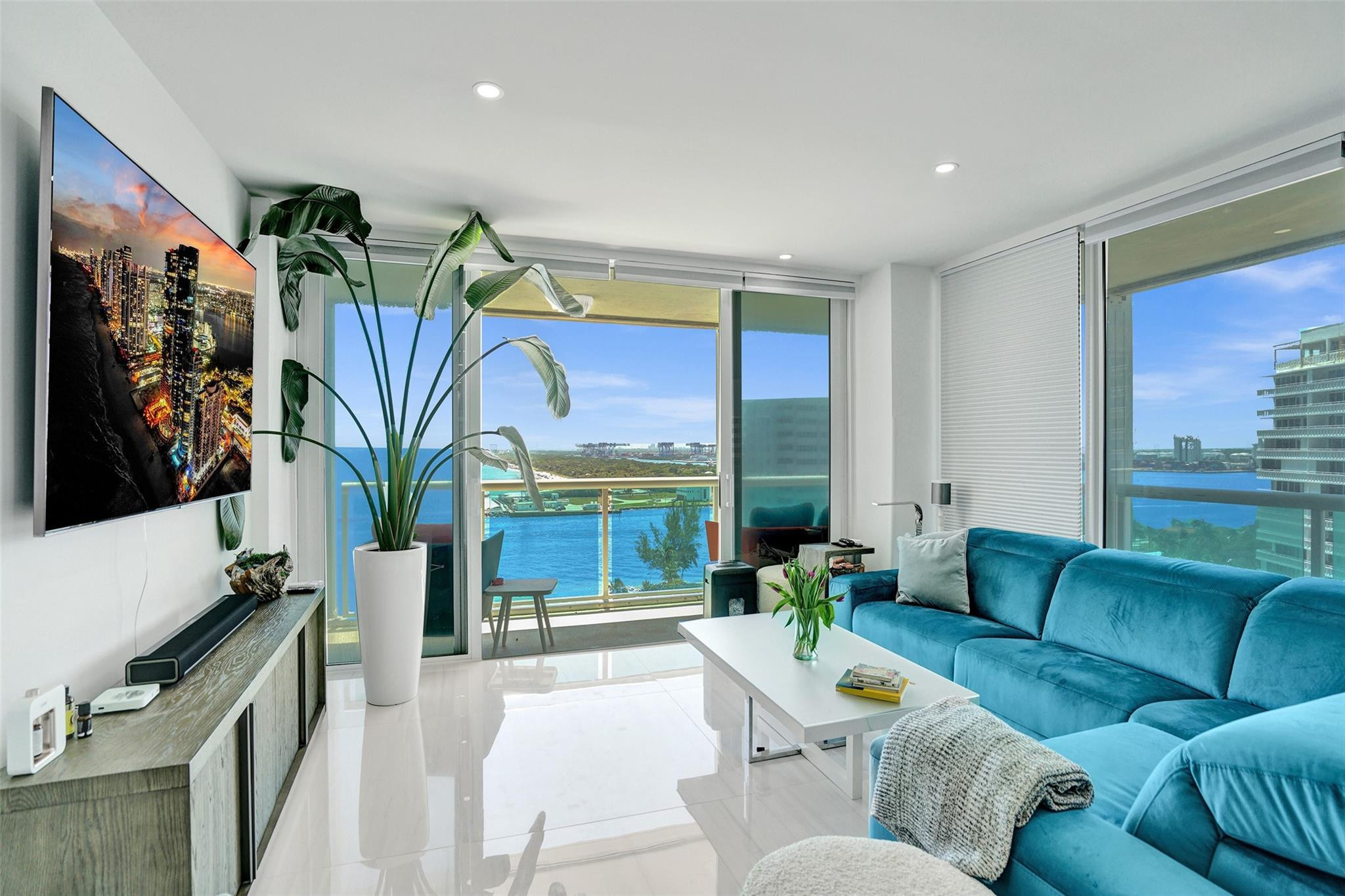 2100 S Ocean Lane 1202 Property Photo 18
