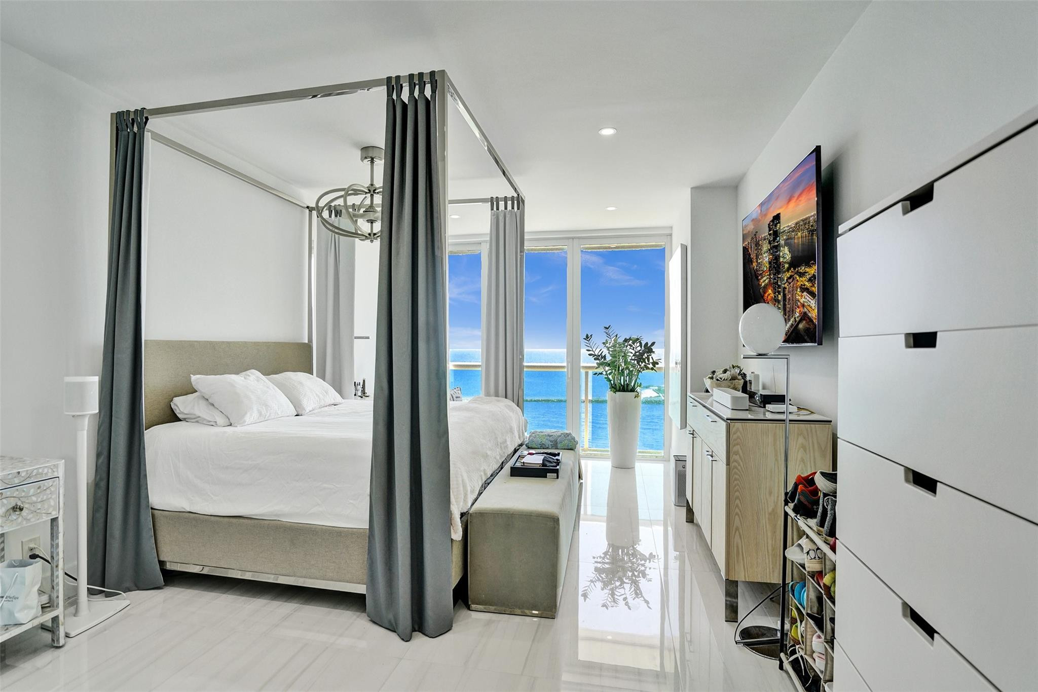 2100 S Ocean Lane 1202 Property Photo 30
