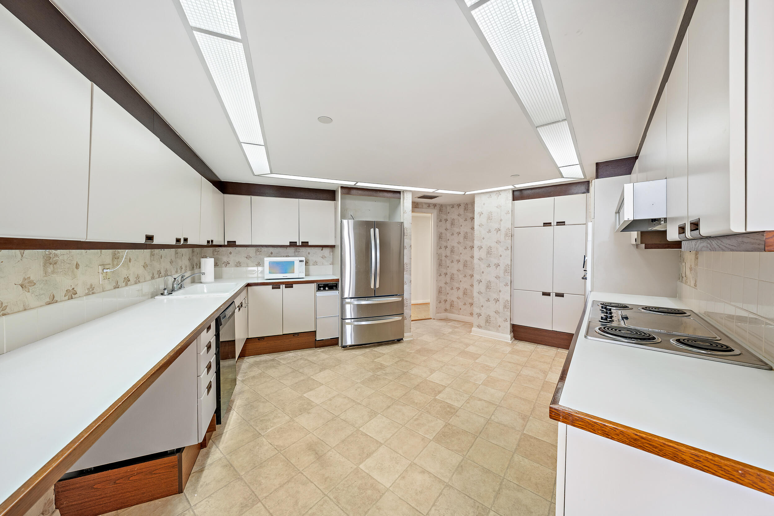 100 Lakeshore Drive 354 Property Photo 14