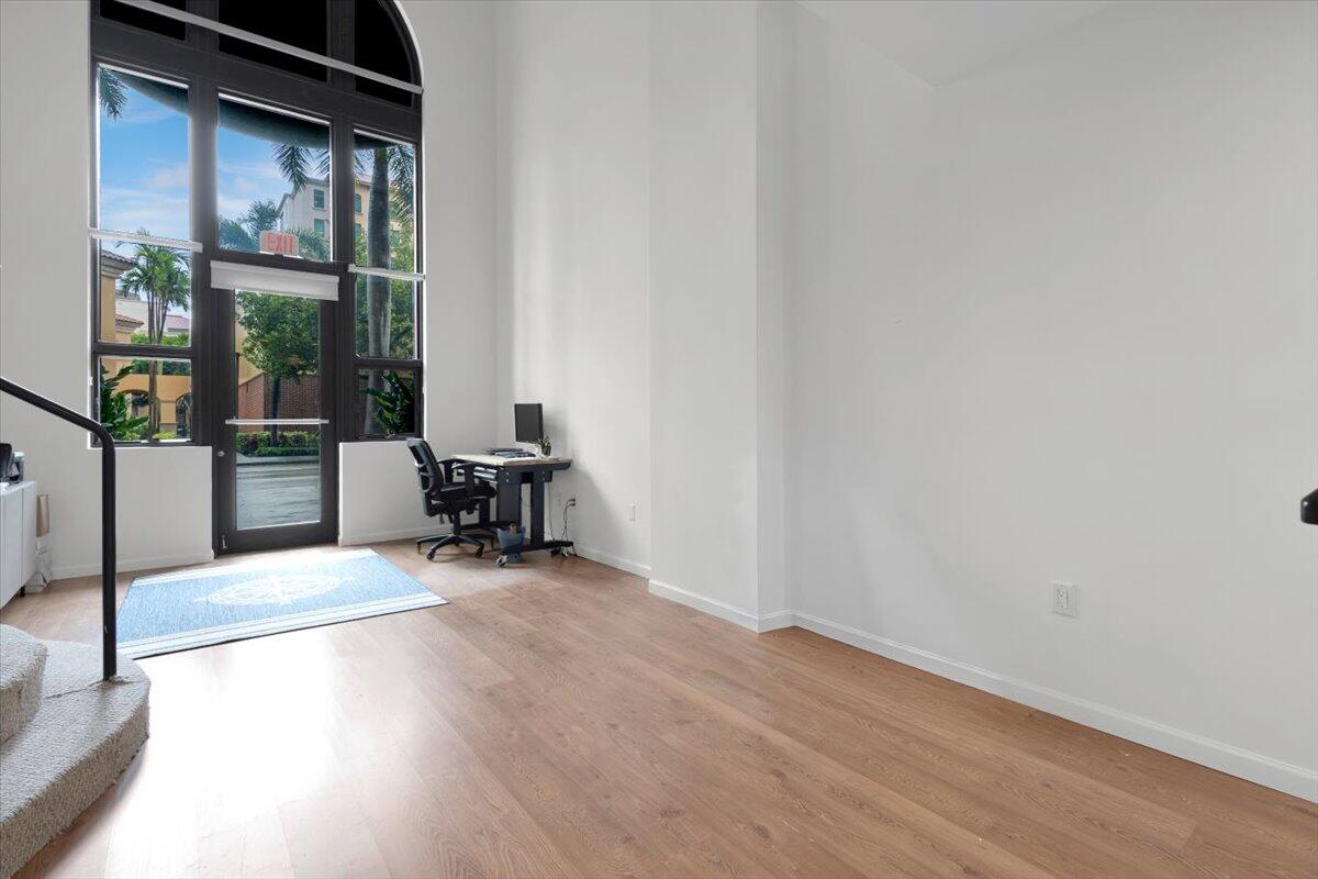 801 S Olive Avenue 105 Property Photo 10