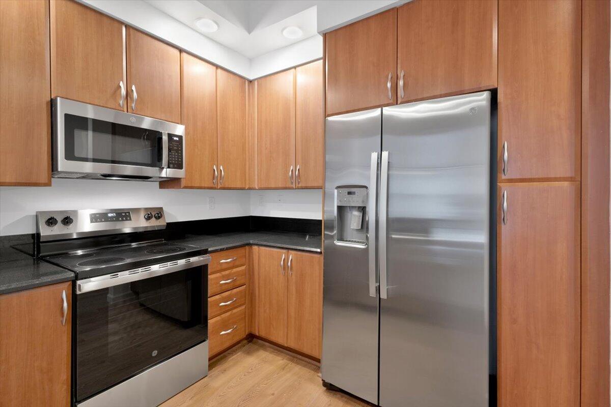 801 S Olive Avenue 105 Property Photo 15