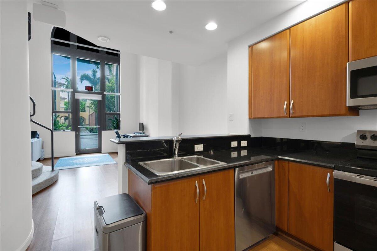 801 S Olive Avenue 105 Property Photo 16