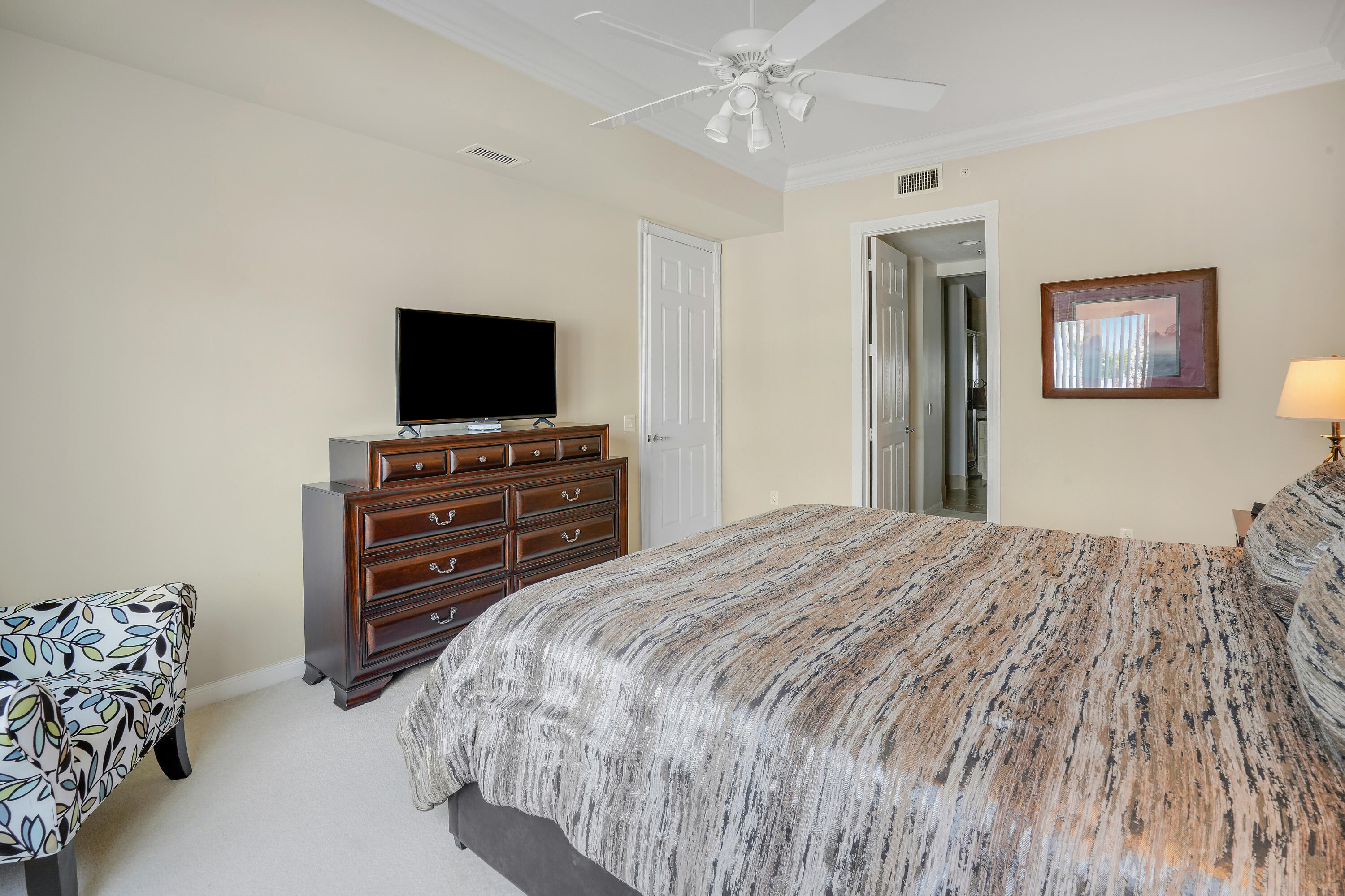 B26020975 Property Photo 18