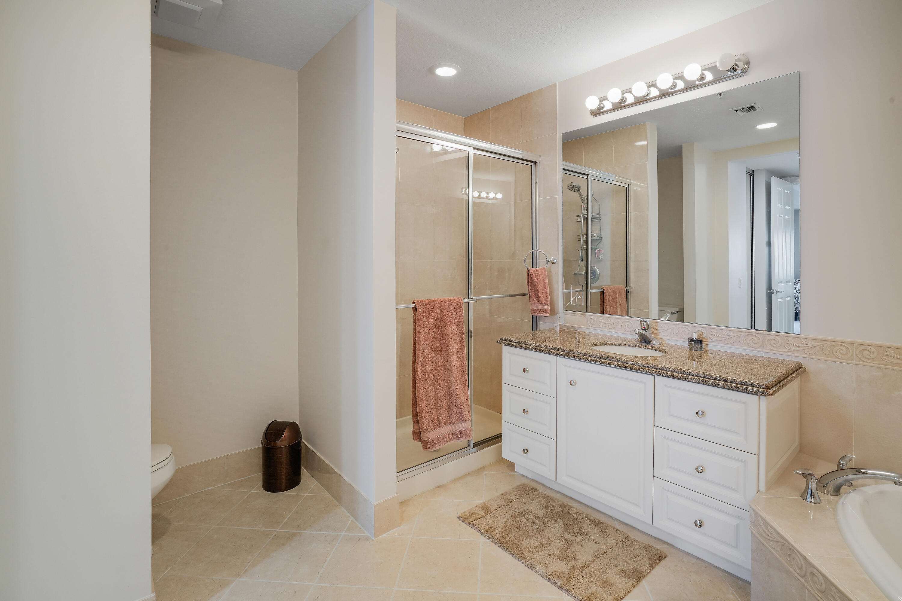 B26020975 Property Photo 22