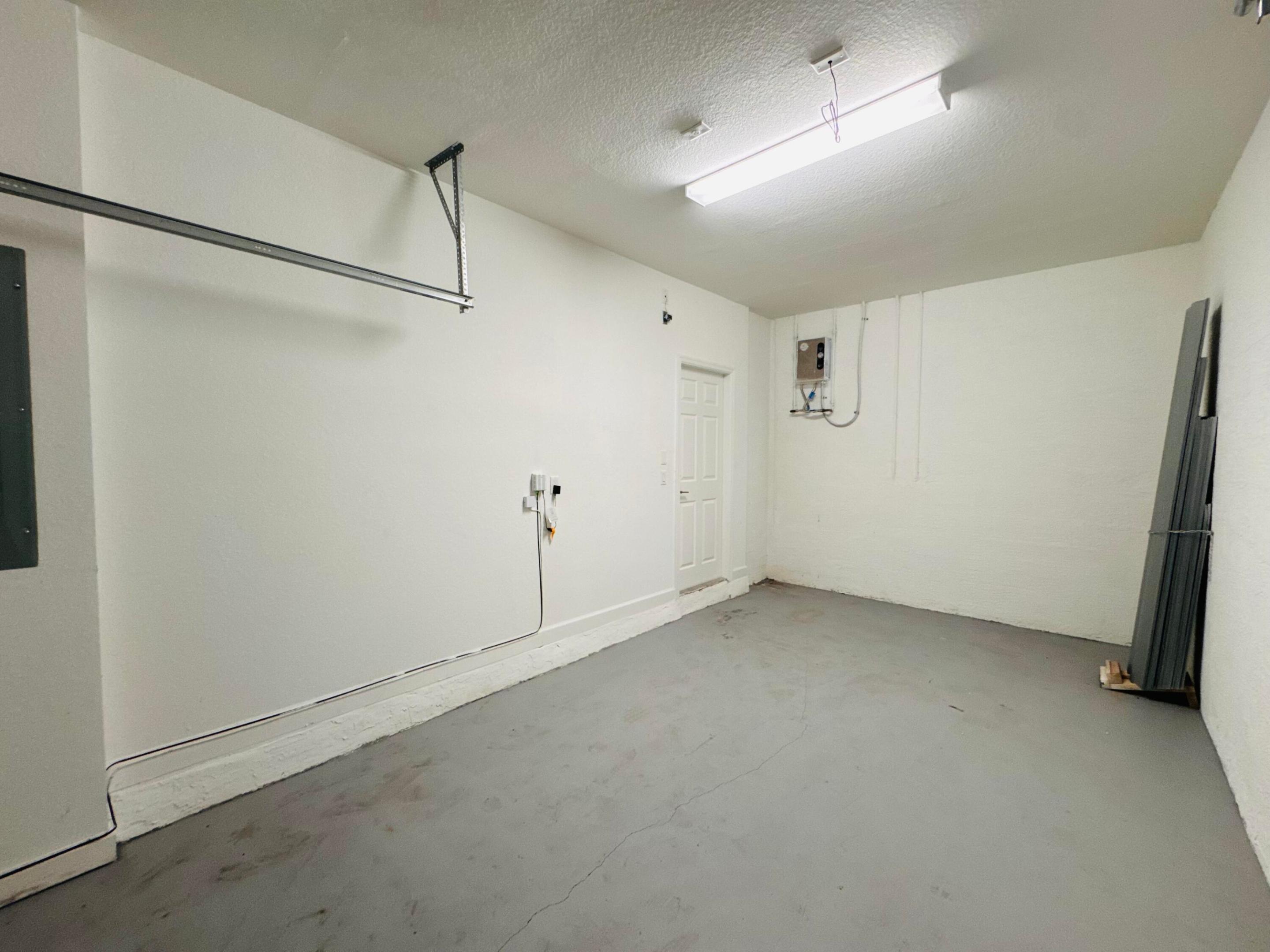 1606 Sw 28th Court Property Photo 25