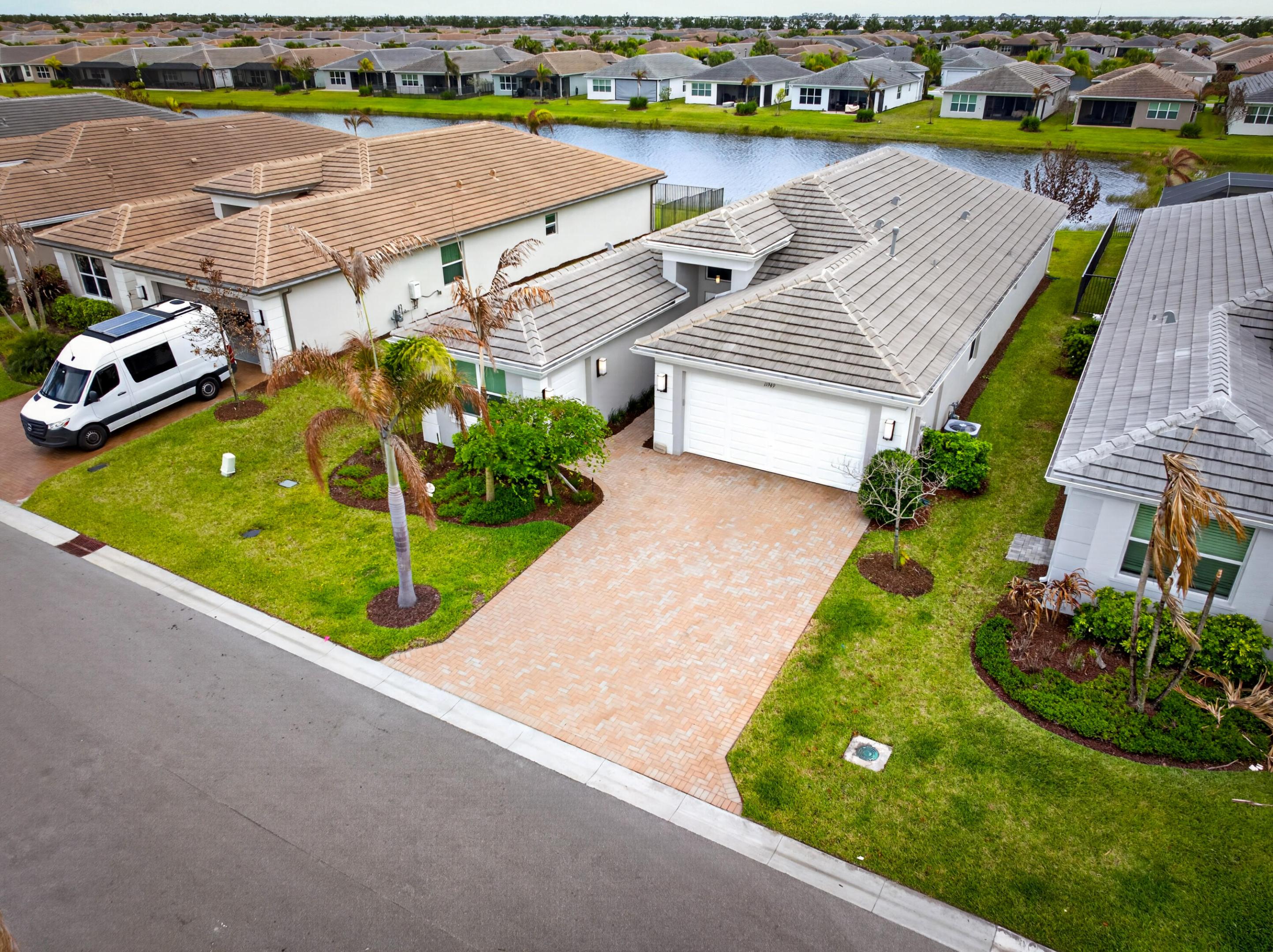 11949 Sw Coral Cove Parkway Property Photo 1