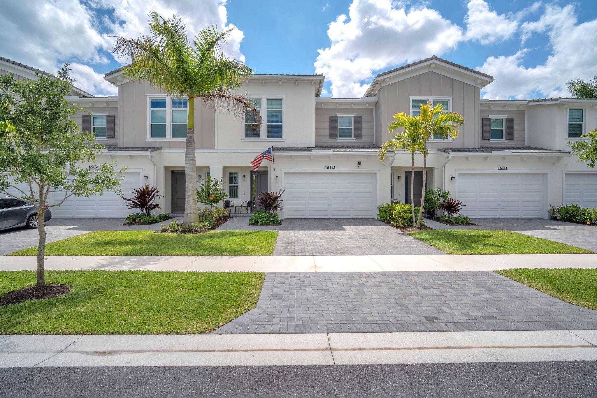 16121 Oakview Drive Property Photo 2