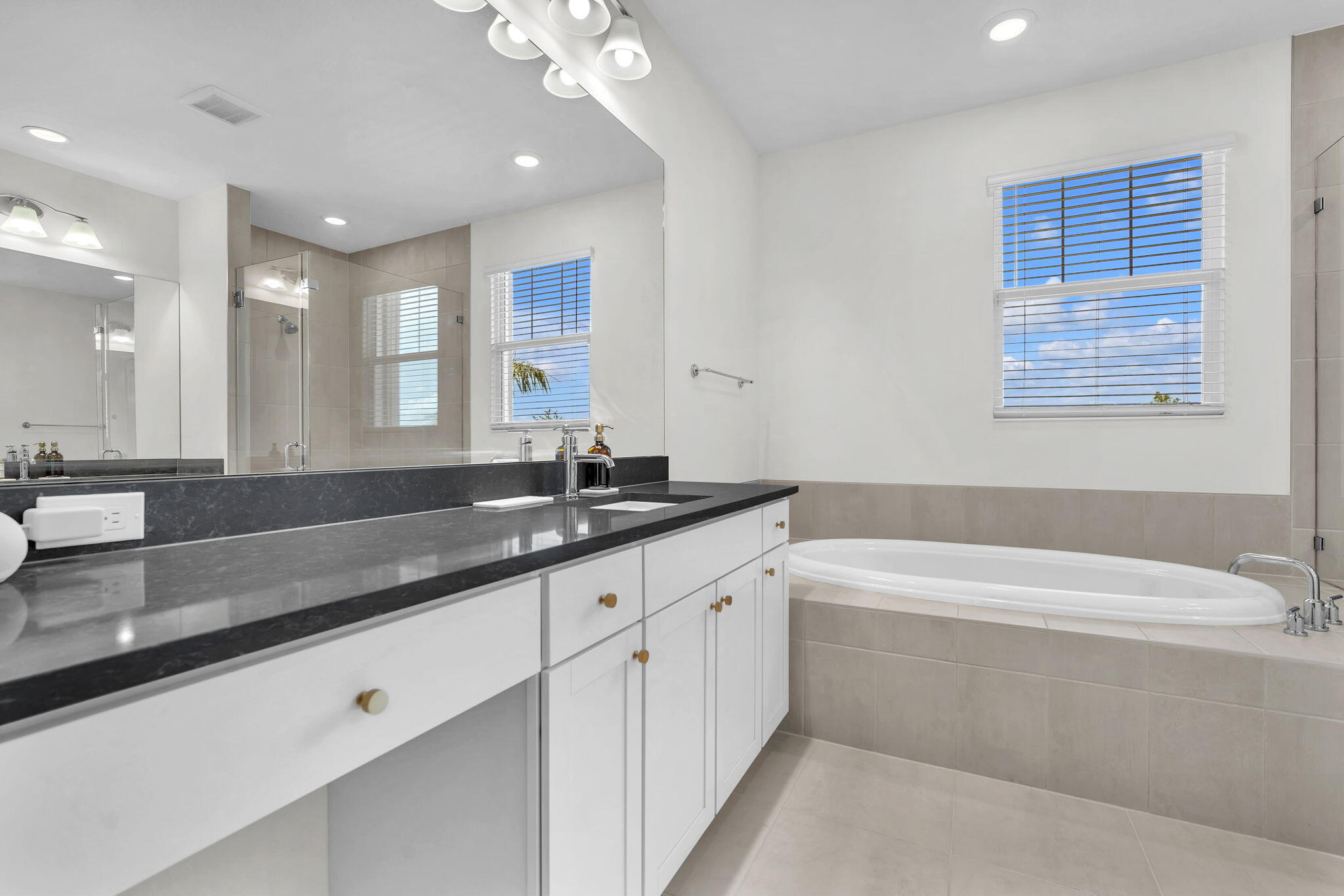 16121 Oakview Drive Property Photo 30