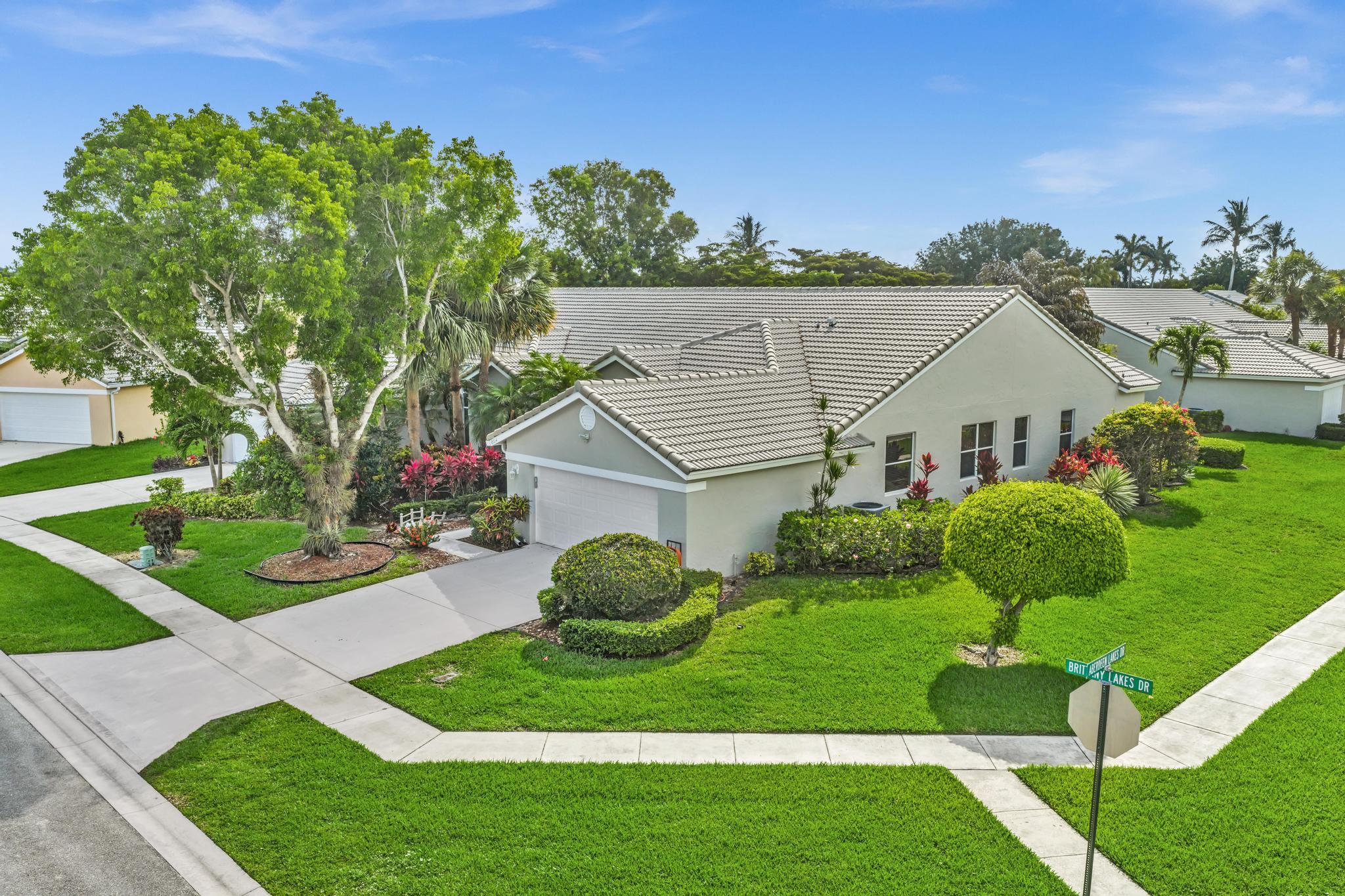 8914 Brittany Lakes Drive Property Photo 1