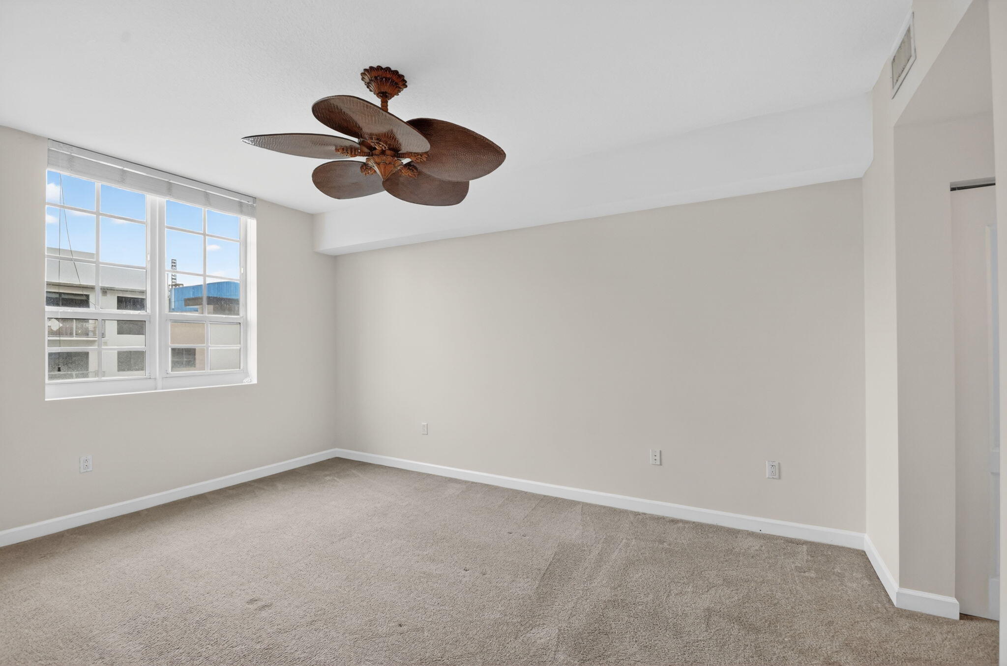 410 Evernia Street 630 Property Photo 24