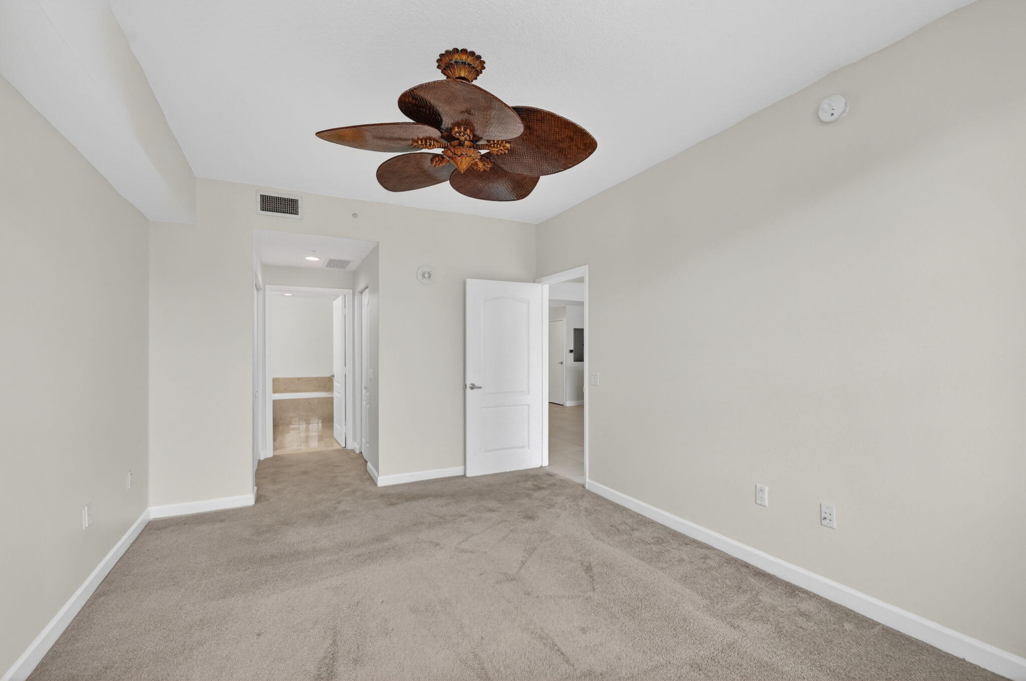 410 Evernia Street 630 Property Photo 25