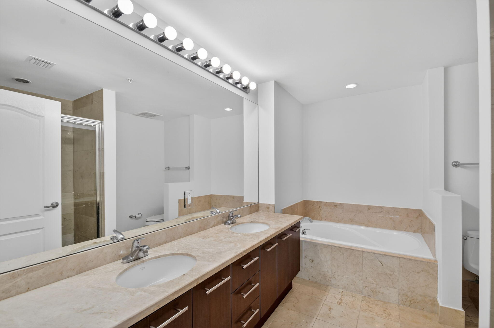 410 Evernia Street 630 Property Photo 26