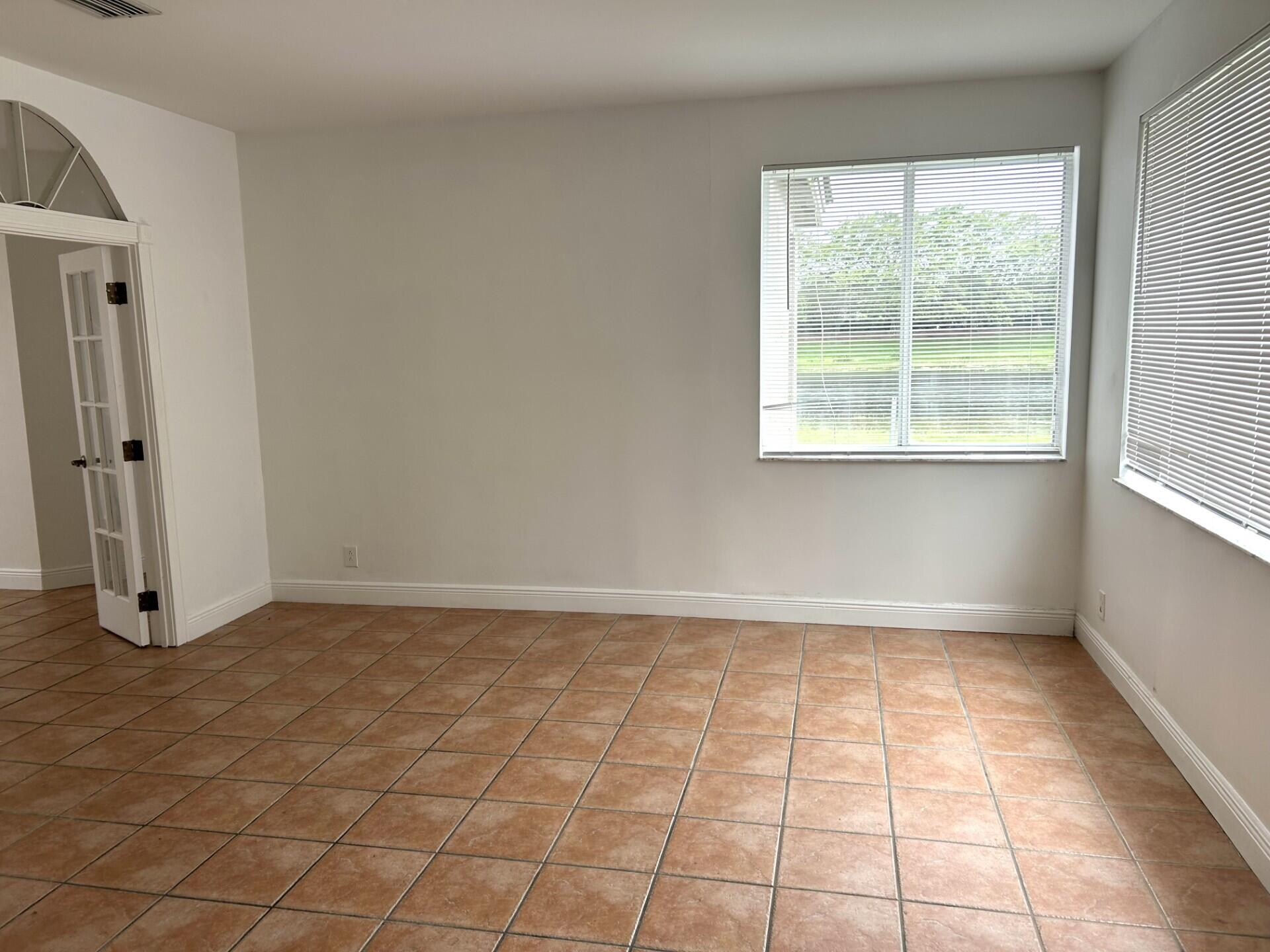 4361 Dogwood Circle Property Photo 4