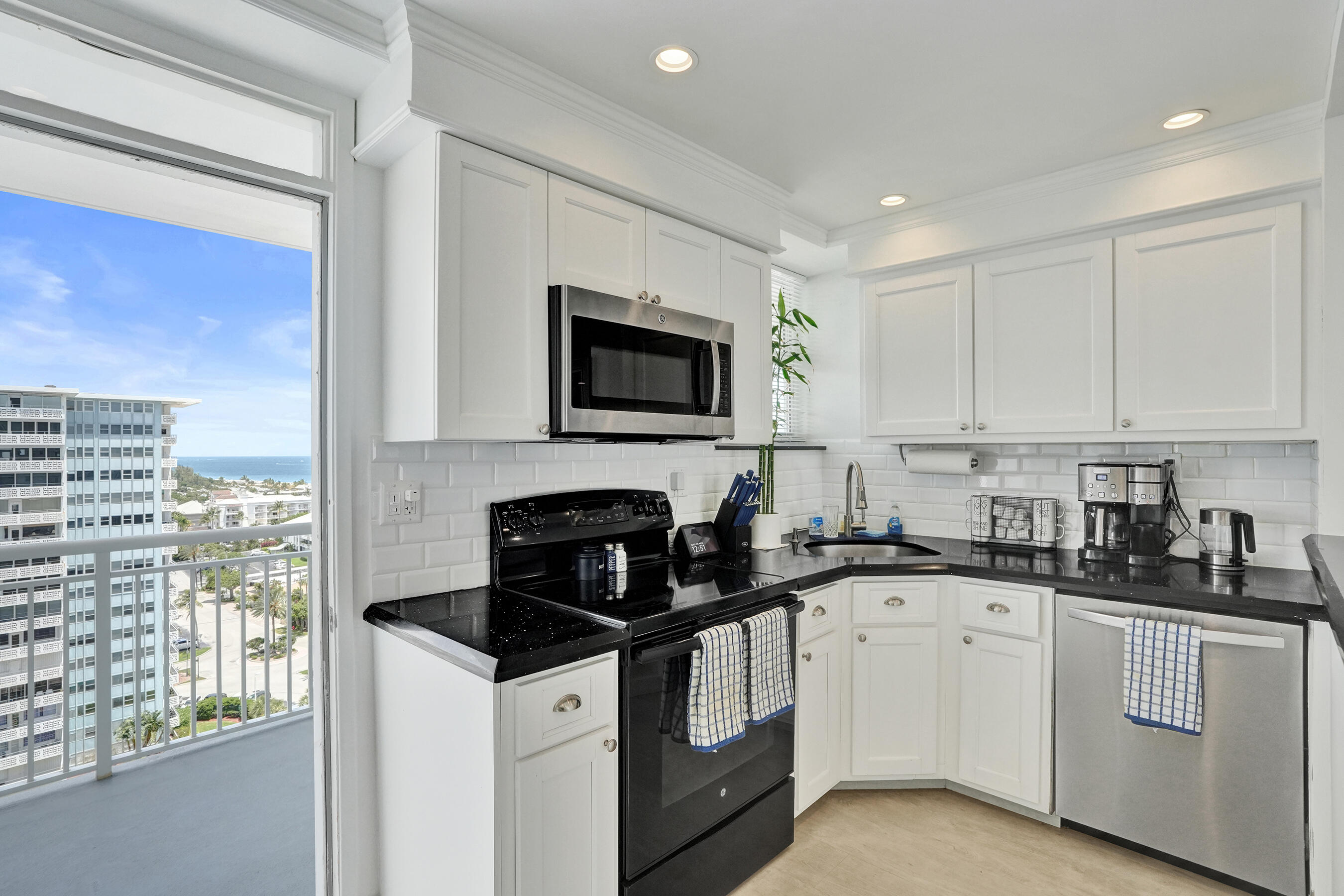 1920 S Ocean Drive 1504 Property Photo 12