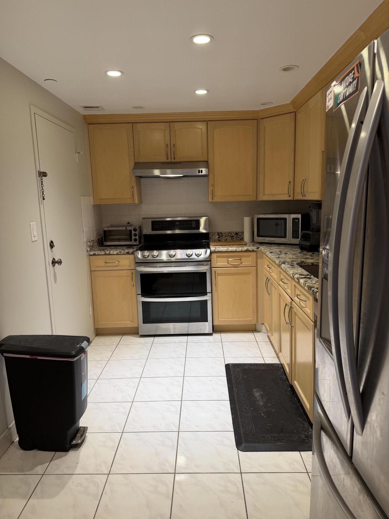 405 N Ocean Boulevard 809 Property Photo 5