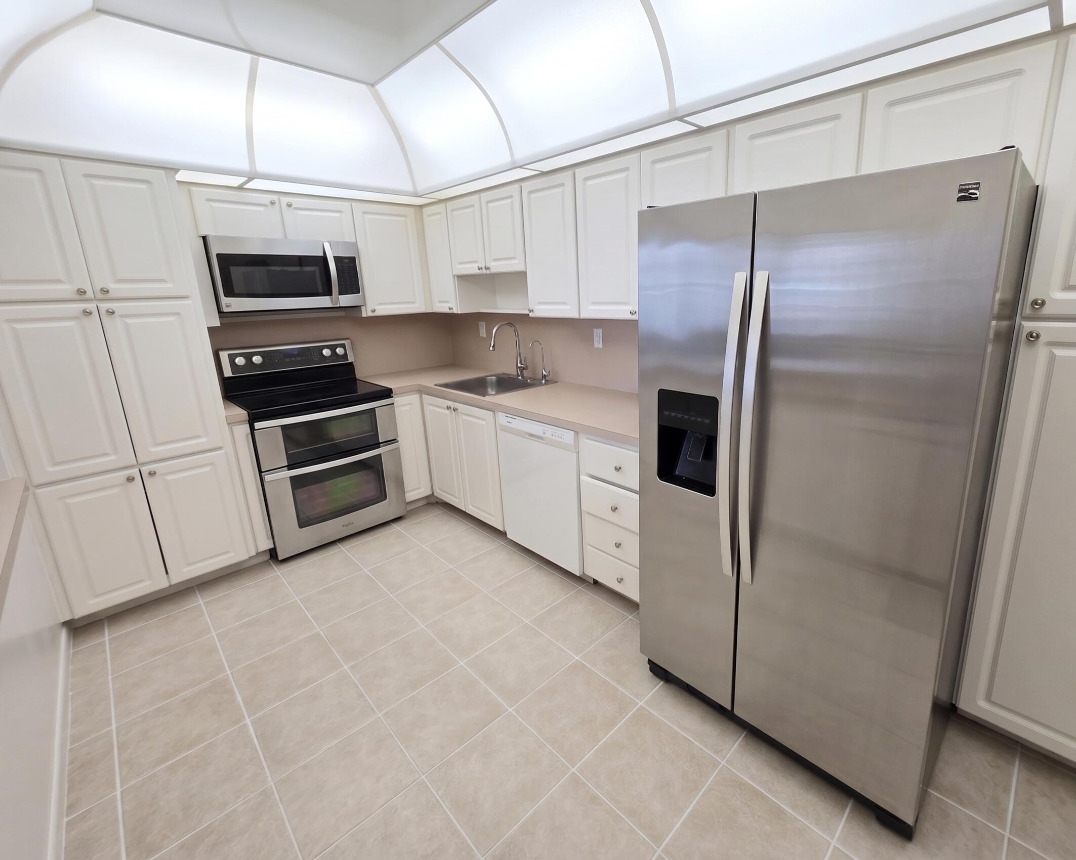 19390 Collins Avenue 1622 Property Photo 2